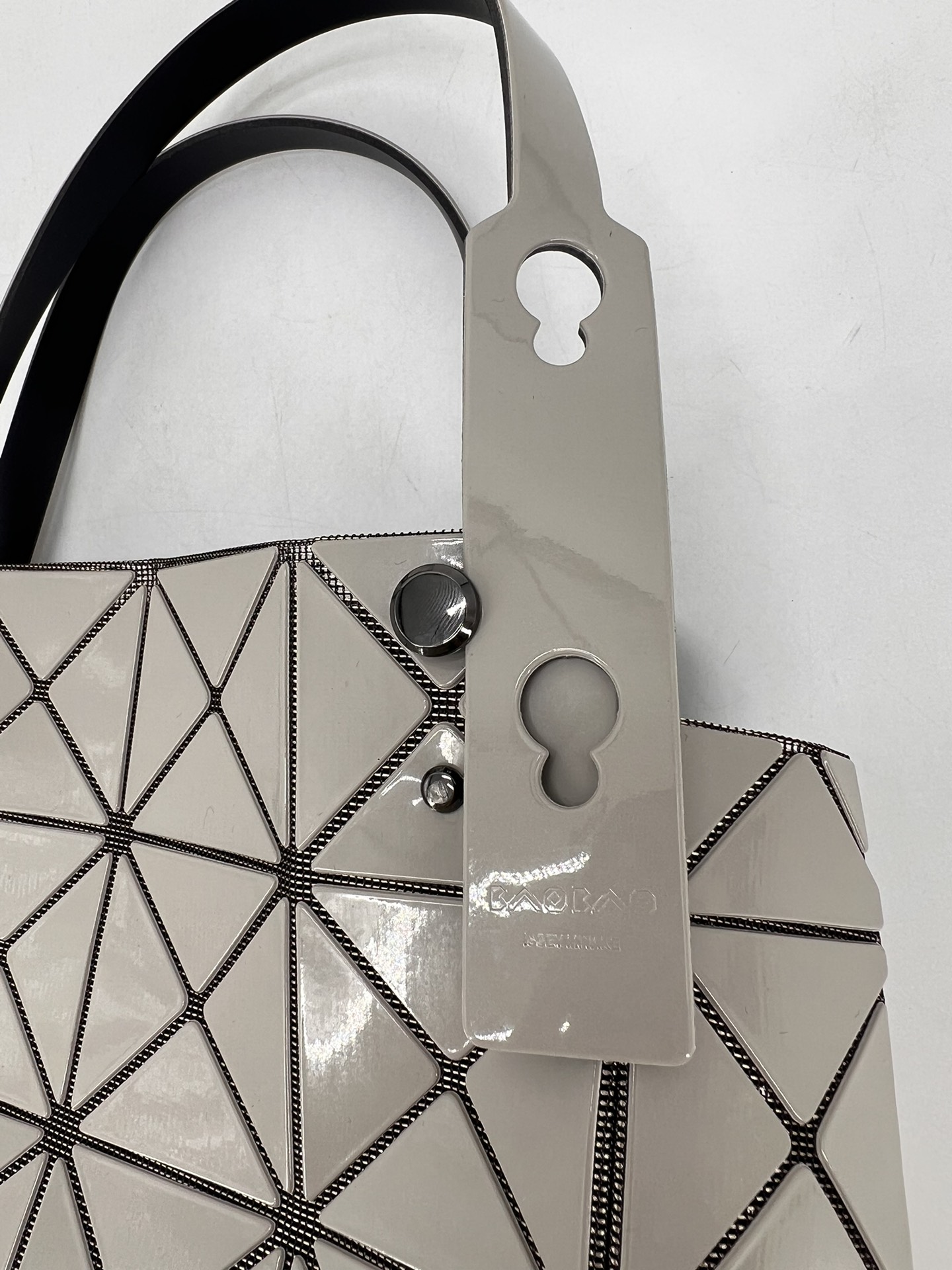 Issey Miyake ～三宅一生 9月新款钻石方盒包大小号 新系列CARAT让人想起宝石的雕刻切割
