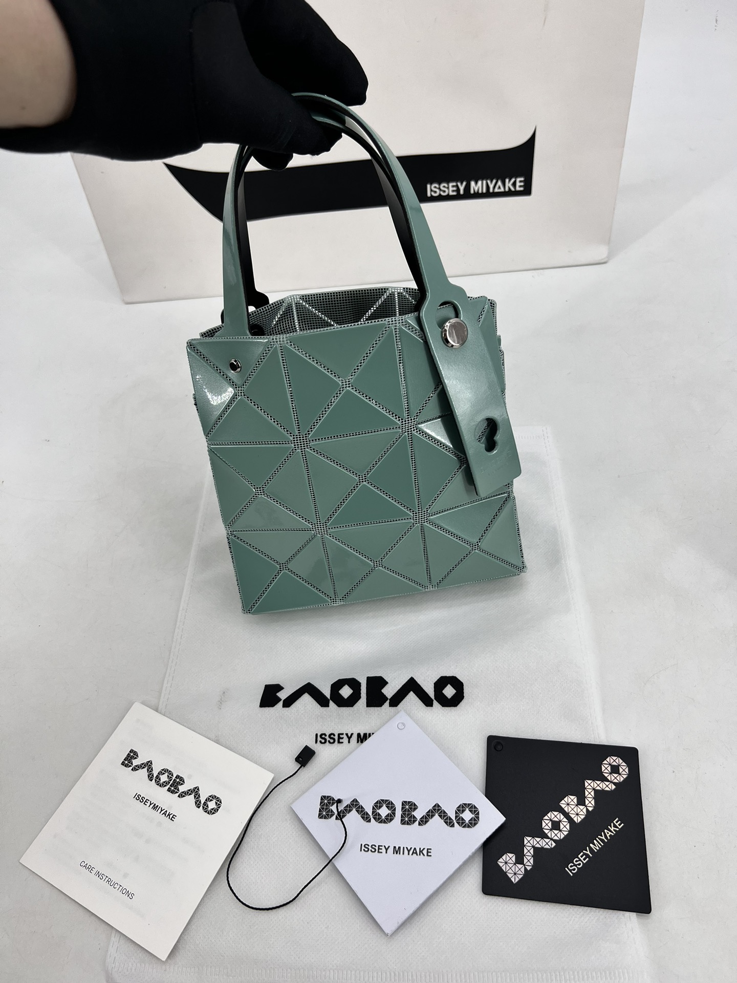 Issey Miyake ～三宅一生 9月新款钻石方盒包大小号 新系列CARAT让人想起宝石的雕刻切割