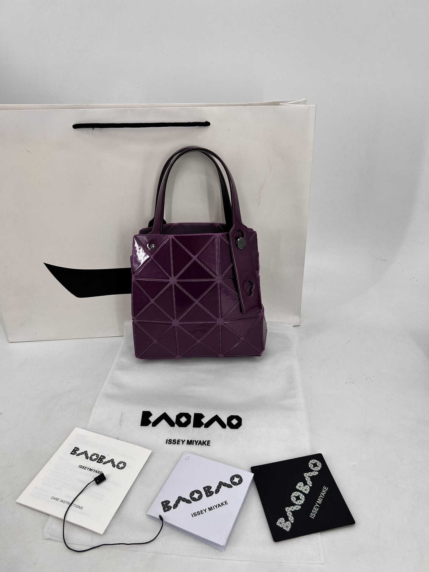 Issey Miyake ～三宅一生 9月新款钻石方盒包大小号 新系列CARAT让人想起宝石的雕刻切割