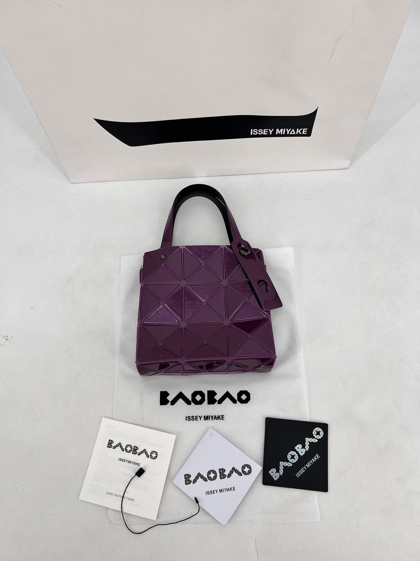 Issey Miyake ～三宅一生 9月新款钻石方盒包大小号 新系列CARAT让人想起宝石的雕刻切割