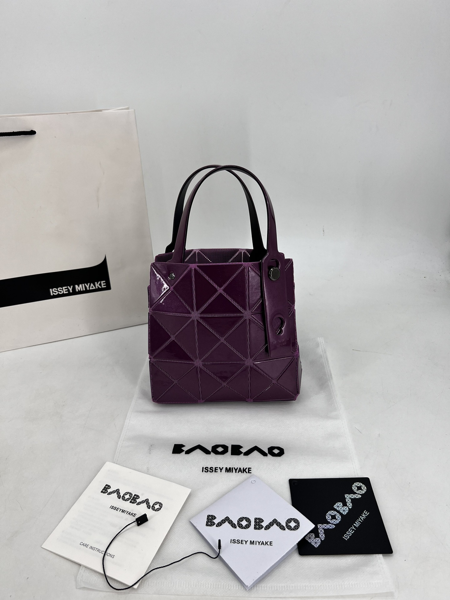 Issey Miyake ～三宅一生 9月新款钻石方盒包大小号 新系列CARAT让人想起宝石的雕刻切割