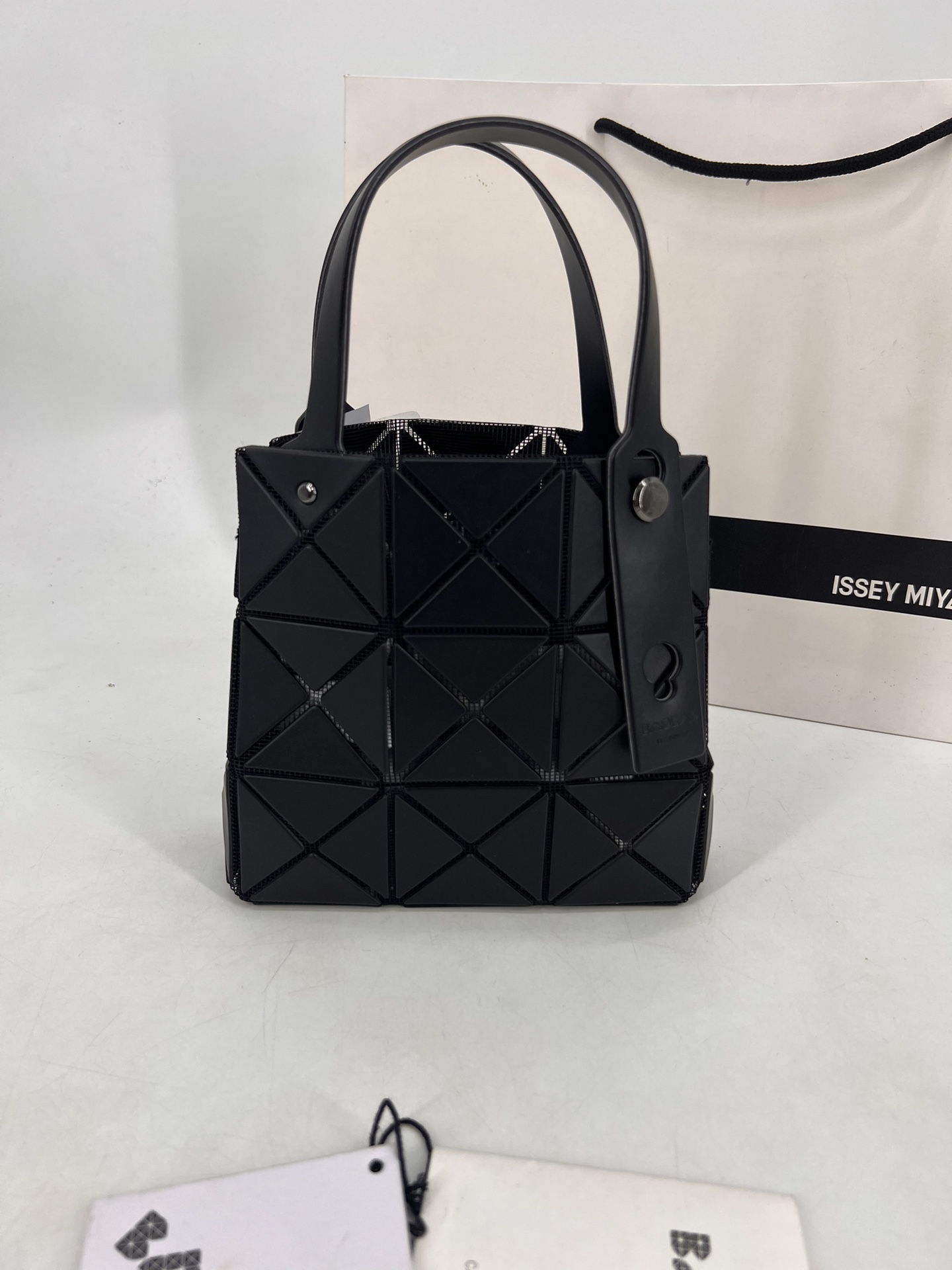 Issey Miyake ～三宅一生 9月新款钻石方盒包大小号 新系列CARAT让人想起宝石的雕刻切割