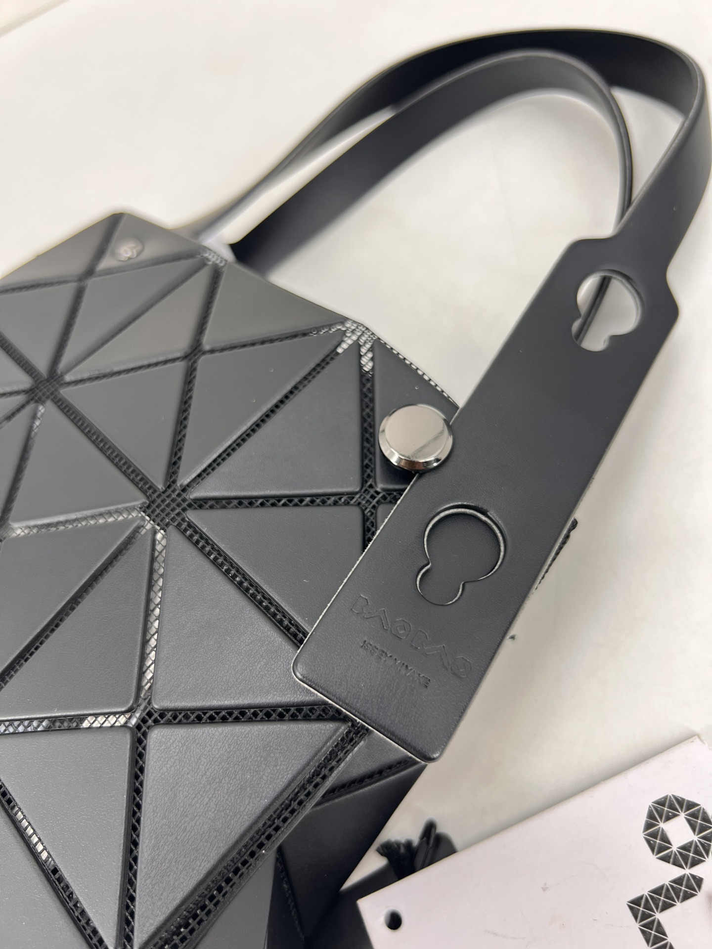Issey Miyake ～三宅一生 9月新款钻石方盒包大小号 新系列CARAT让人想起宝石的雕刻切割