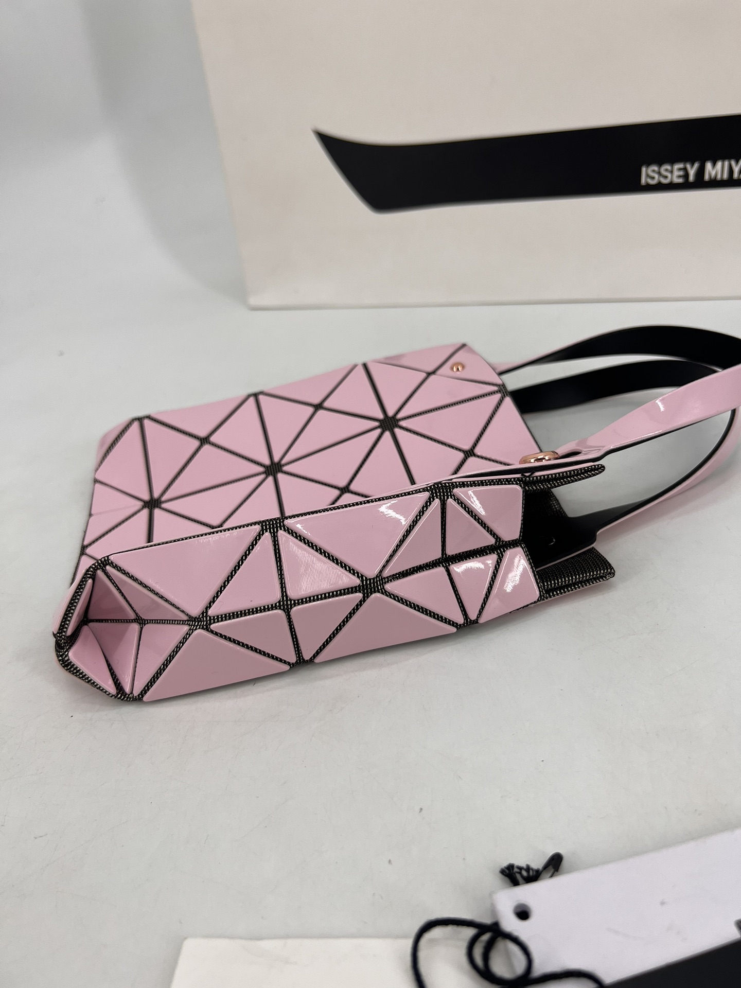 Issey Miyake ～三宅一生 9月新款钻石方盒包大小号 新系列CARAT让人想起宝石的雕刻切割