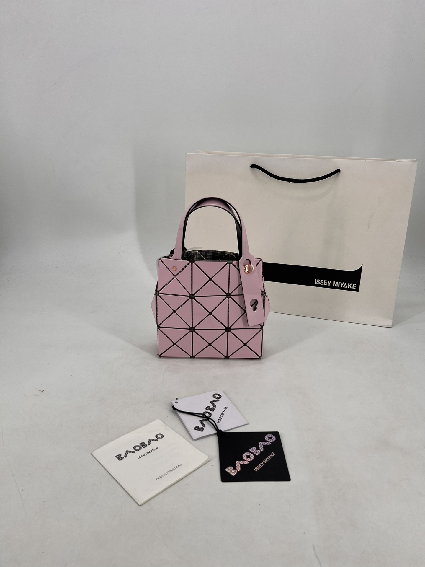 Issey Miyake ～三宅一生 9月新款钻石方盒包大小号 新系列CARAT让人想起宝石的雕刻切割