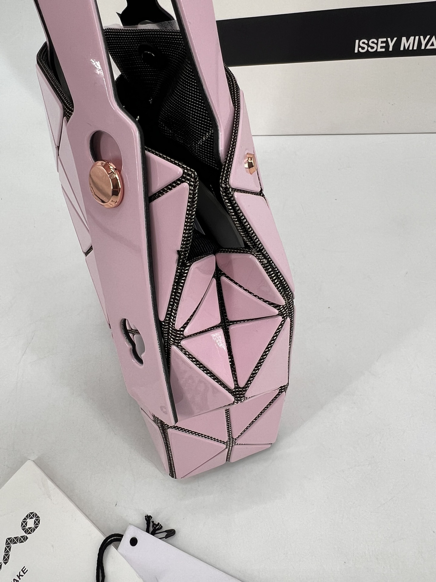 Issey Miyake ～三宅一生 9月新款钻石方盒包大小号 新系列CARAT让人想起宝石的雕刻切割