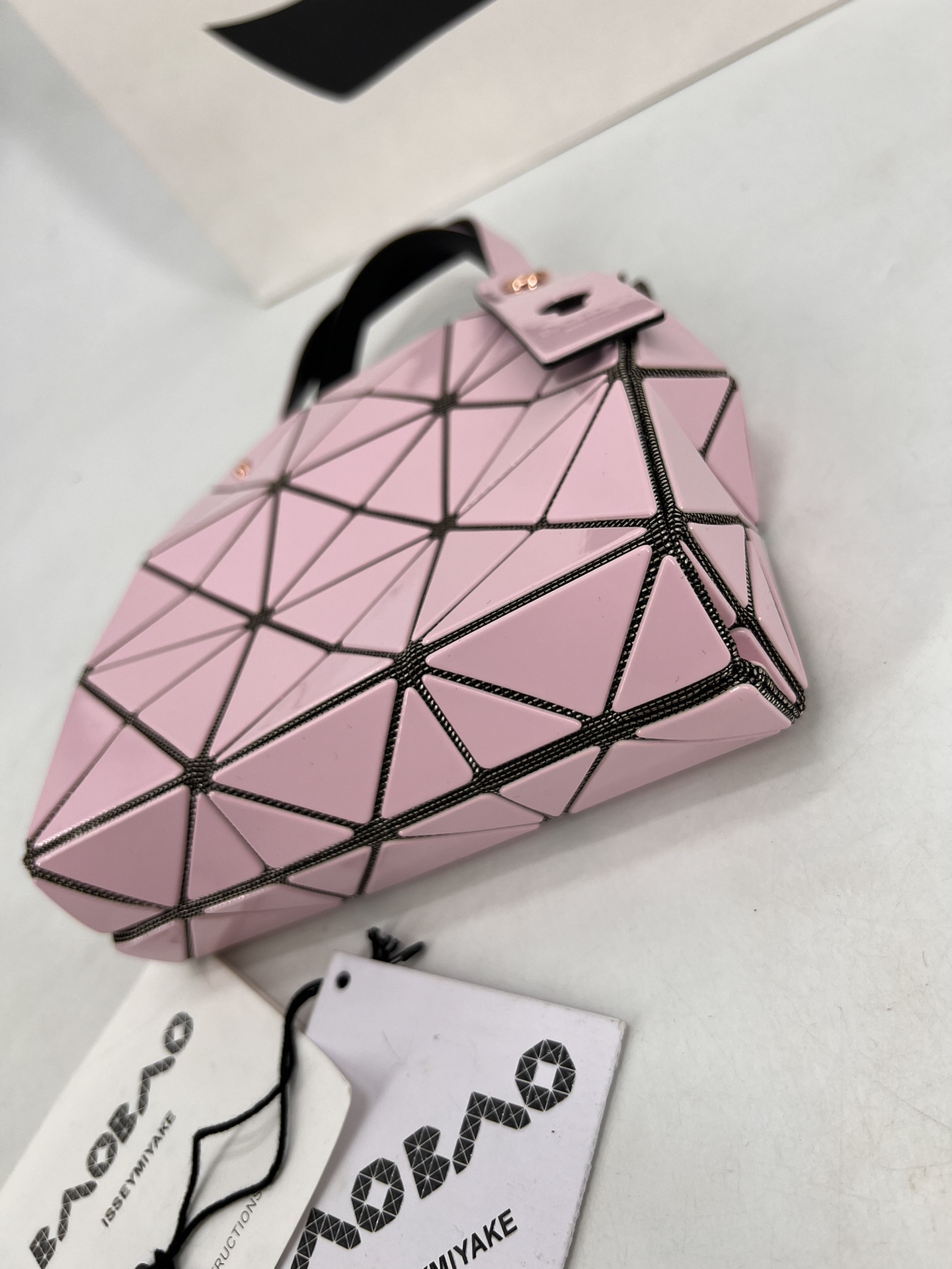 Issey Miyake ～三宅一生 9月新款钻石方盒包大小号 新系列CARAT让人想起宝石的雕刻切割