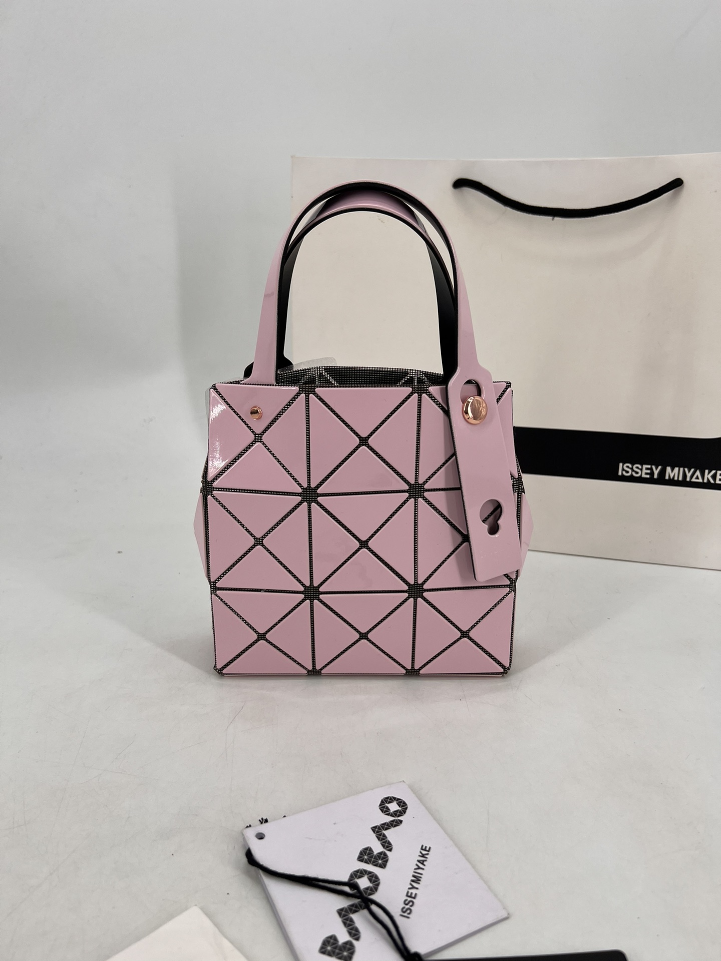 Issey Miyake ～三宅一生 9月新款钻石方盒包大小号 新系列CARAT让人想起宝石的雕刻切割