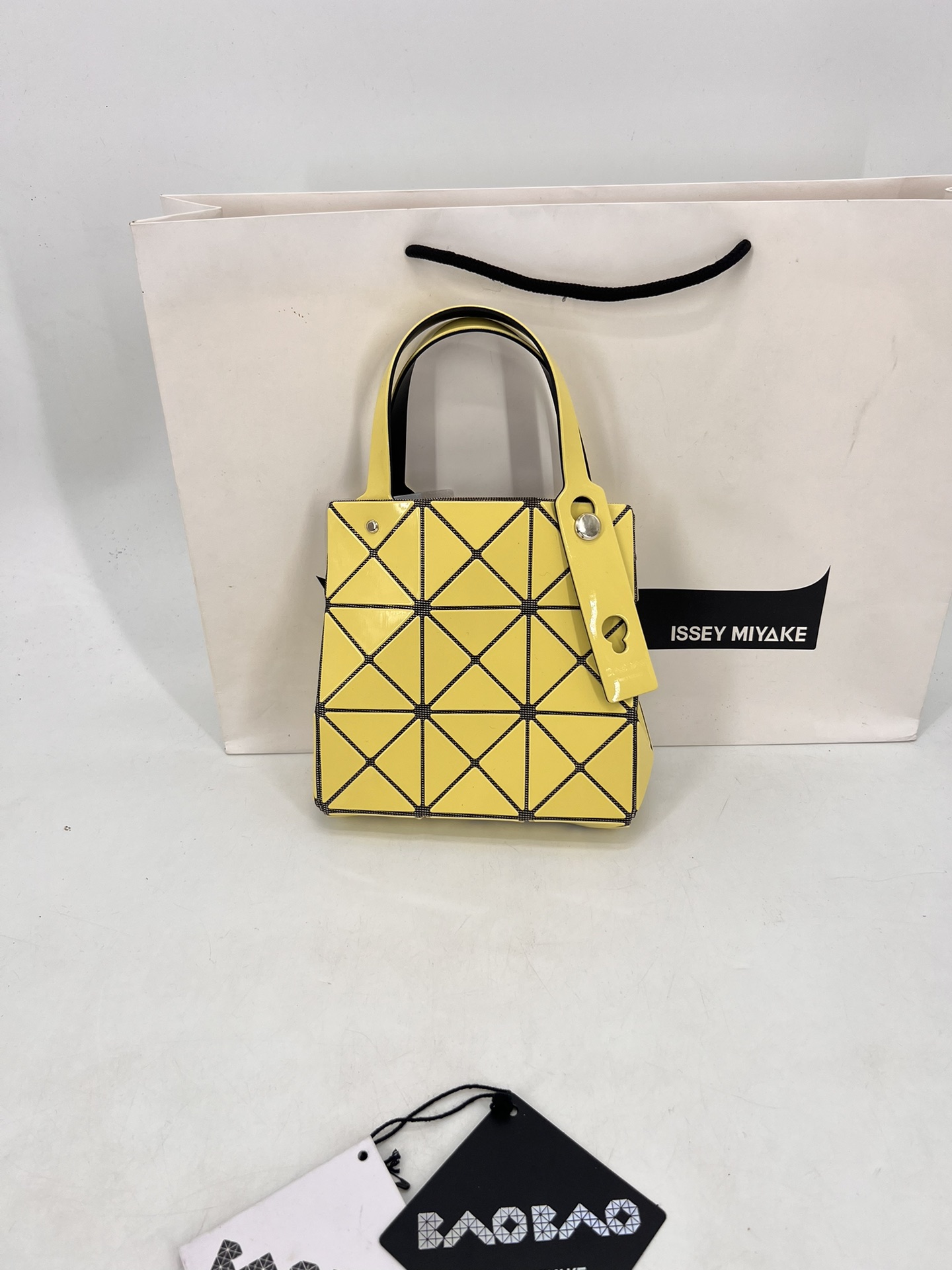 Issey Miyake ～三宅一生 9月新款钻石方盒包大小号 新系列CARAT让人想起宝石的雕刻切割