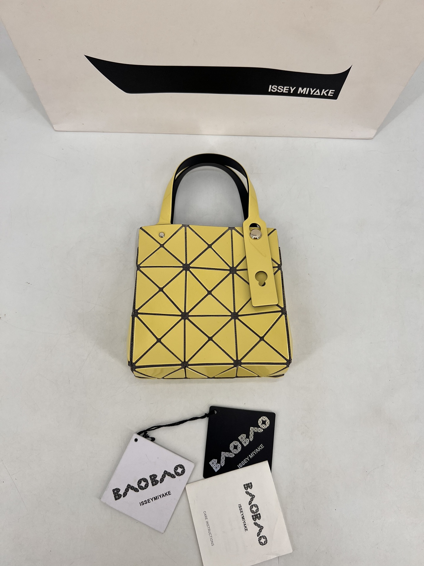 Issey Miyake ～三宅一生 9月新款钻石方盒包大小号 新系列CARAT让人想起宝石的雕刻切割