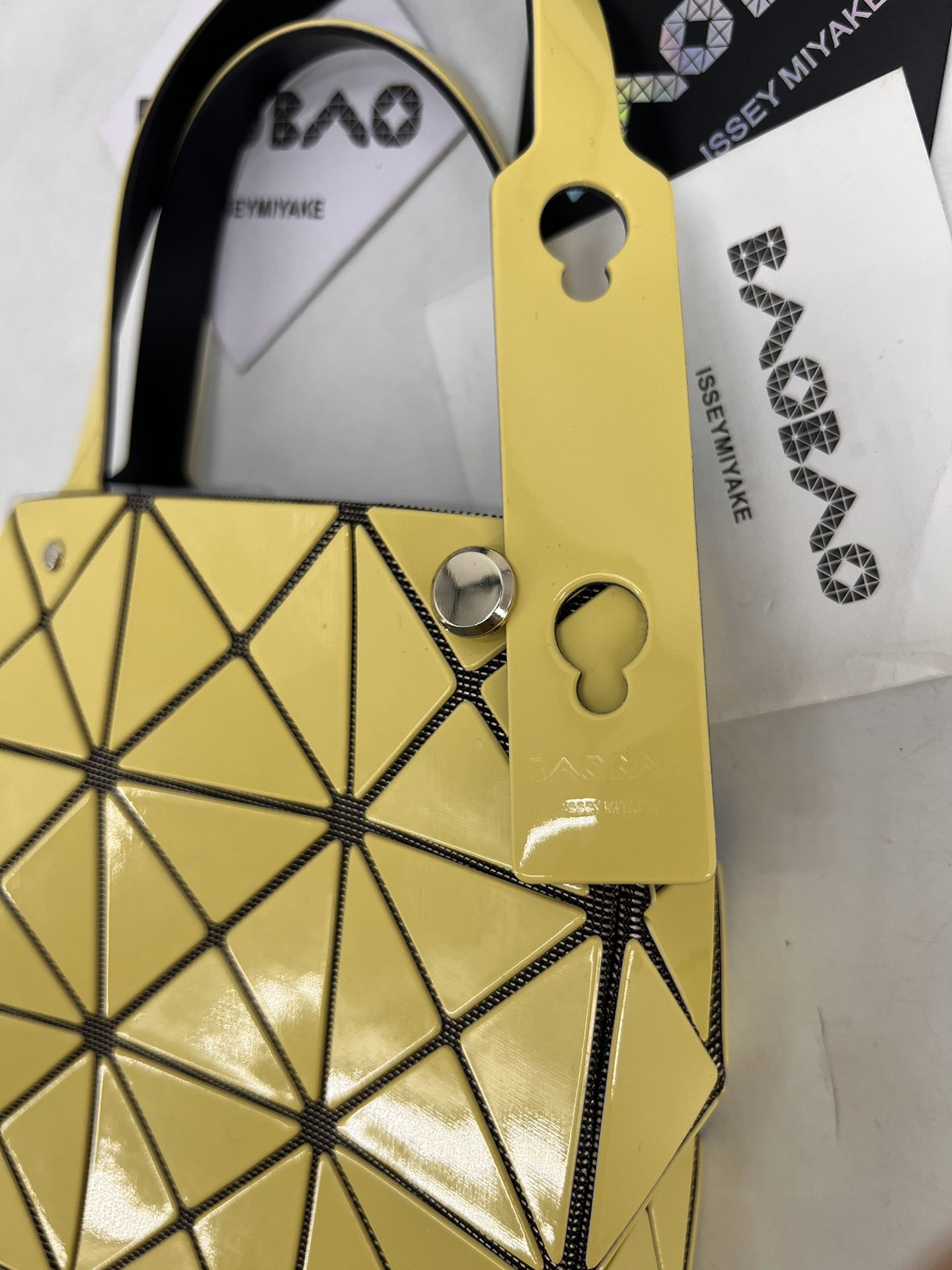 Issey Miyake ～三宅一生 9月新款钻石方盒包大小号 新系列CARAT让人想起宝石的雕刻切割