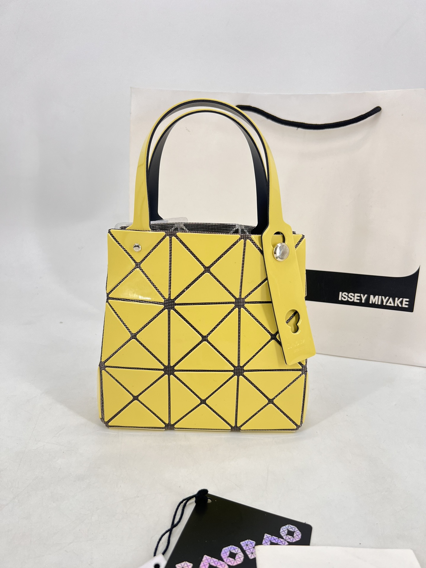 Issey Miyake ～三宅一生 9月新款钻石方盒包大小号 新系列CARAT让人想起宝石的雕刻切割
