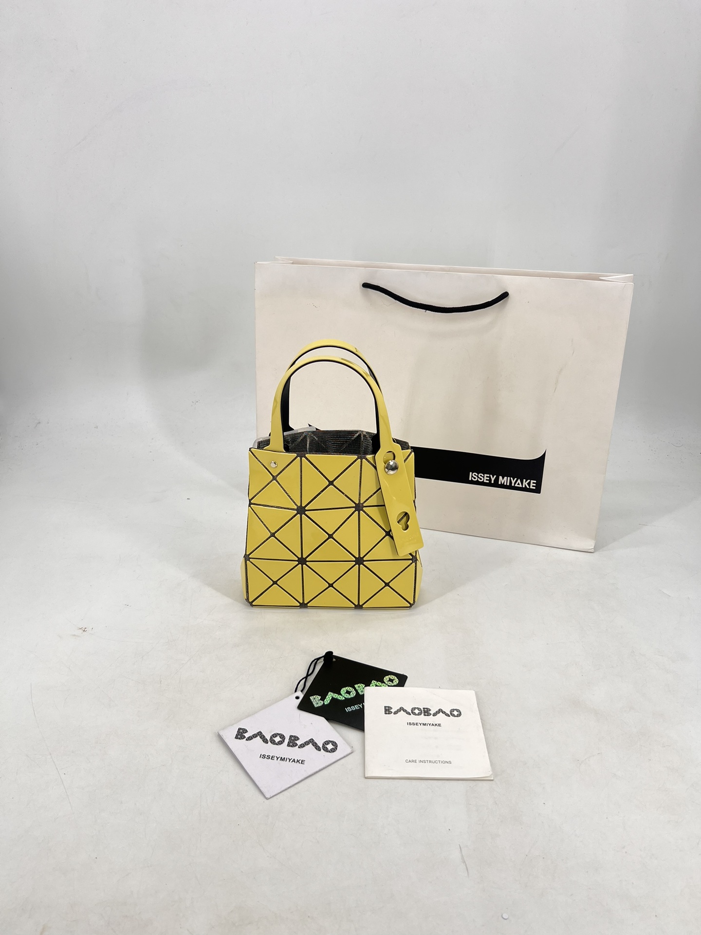 Issey Miyake ～三宅一生 9月新款钻石方盒包大小号 新系列CARAT让人想起宝石的雕刻切割