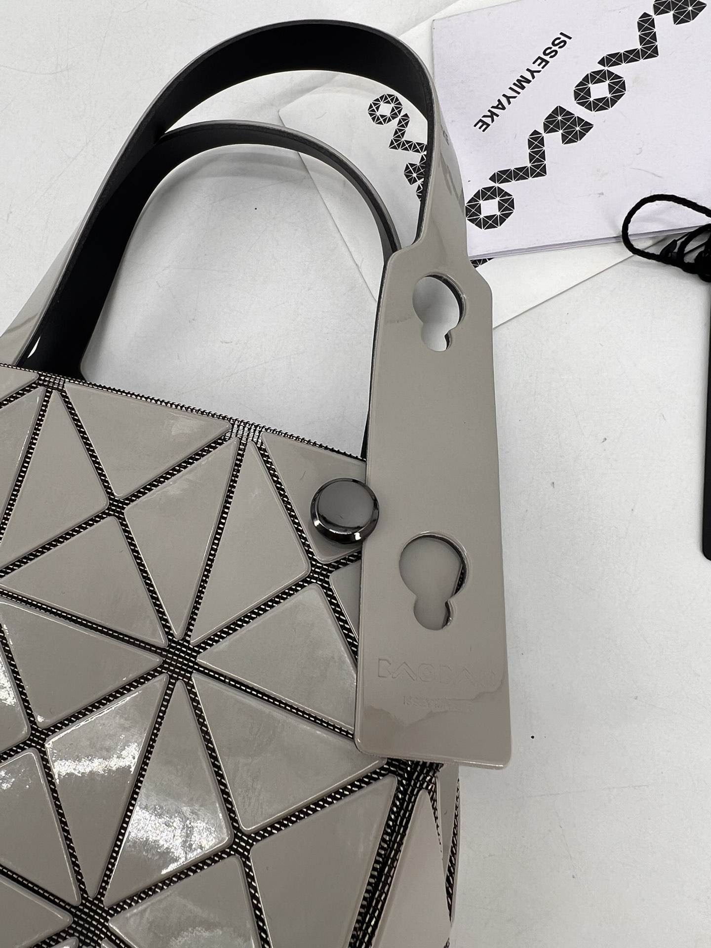 Issey Miyake ～三宅一生 9月新款钻石方盒包大小号 新系列CARAT让人想起宝石的雕刻切割