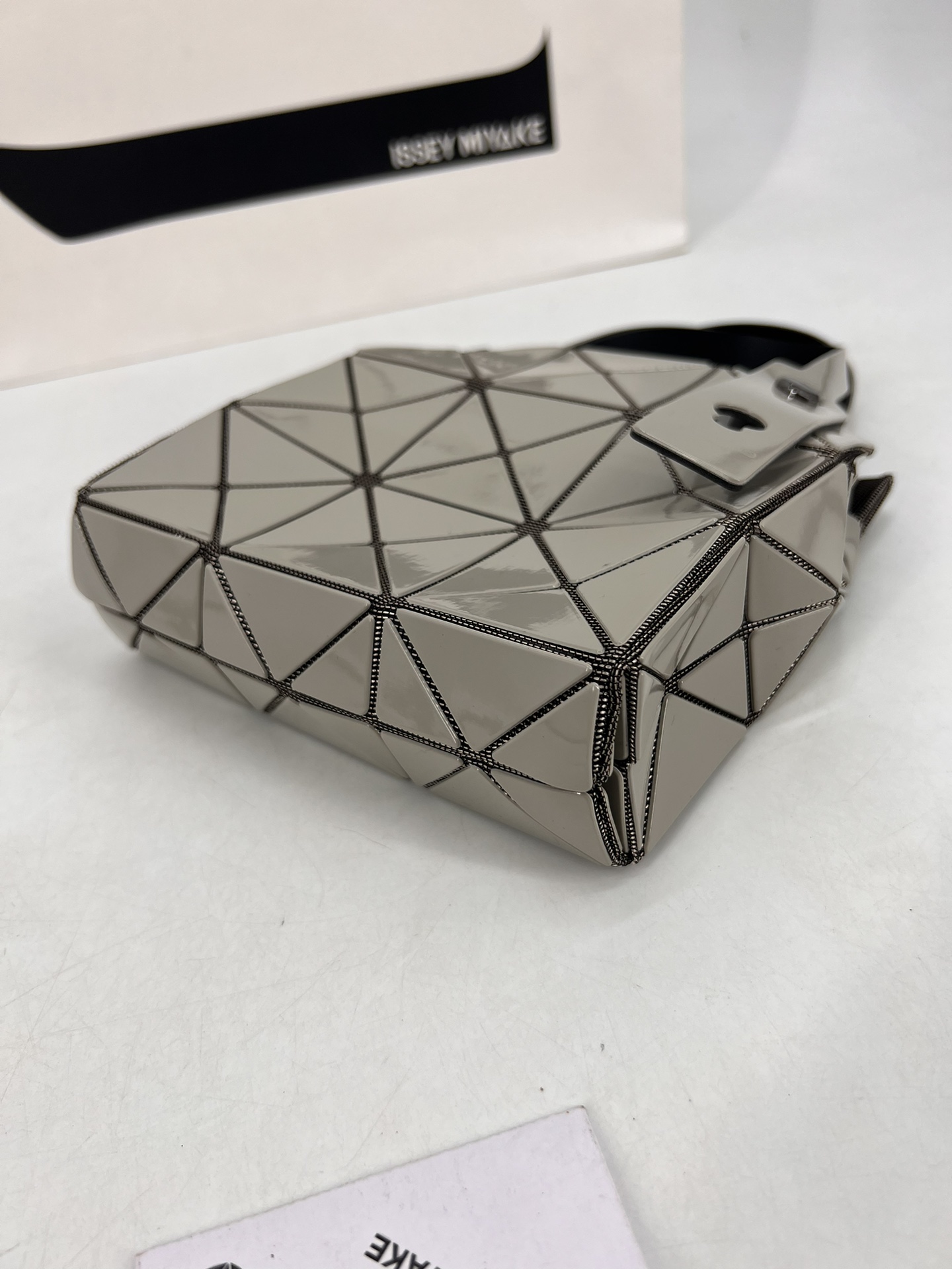 Issey Miyake ～三宅一生 9月新款钻石方盒包大小号 新系列CARAT让人想起宝石的雕刻切割