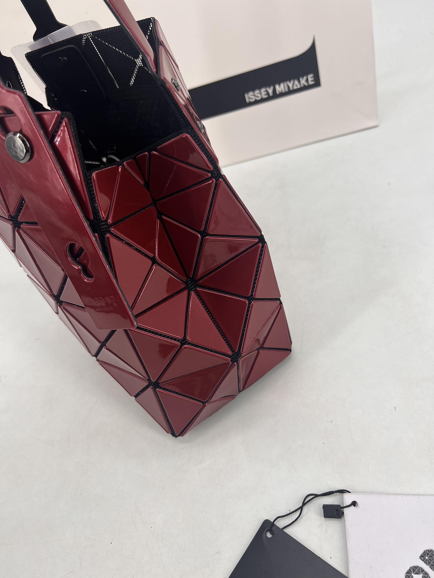Issey Miyake ～三宅一生 9月新款钻石方盒包大小号 新系列CARAT让人想起宝石的雕刻切割