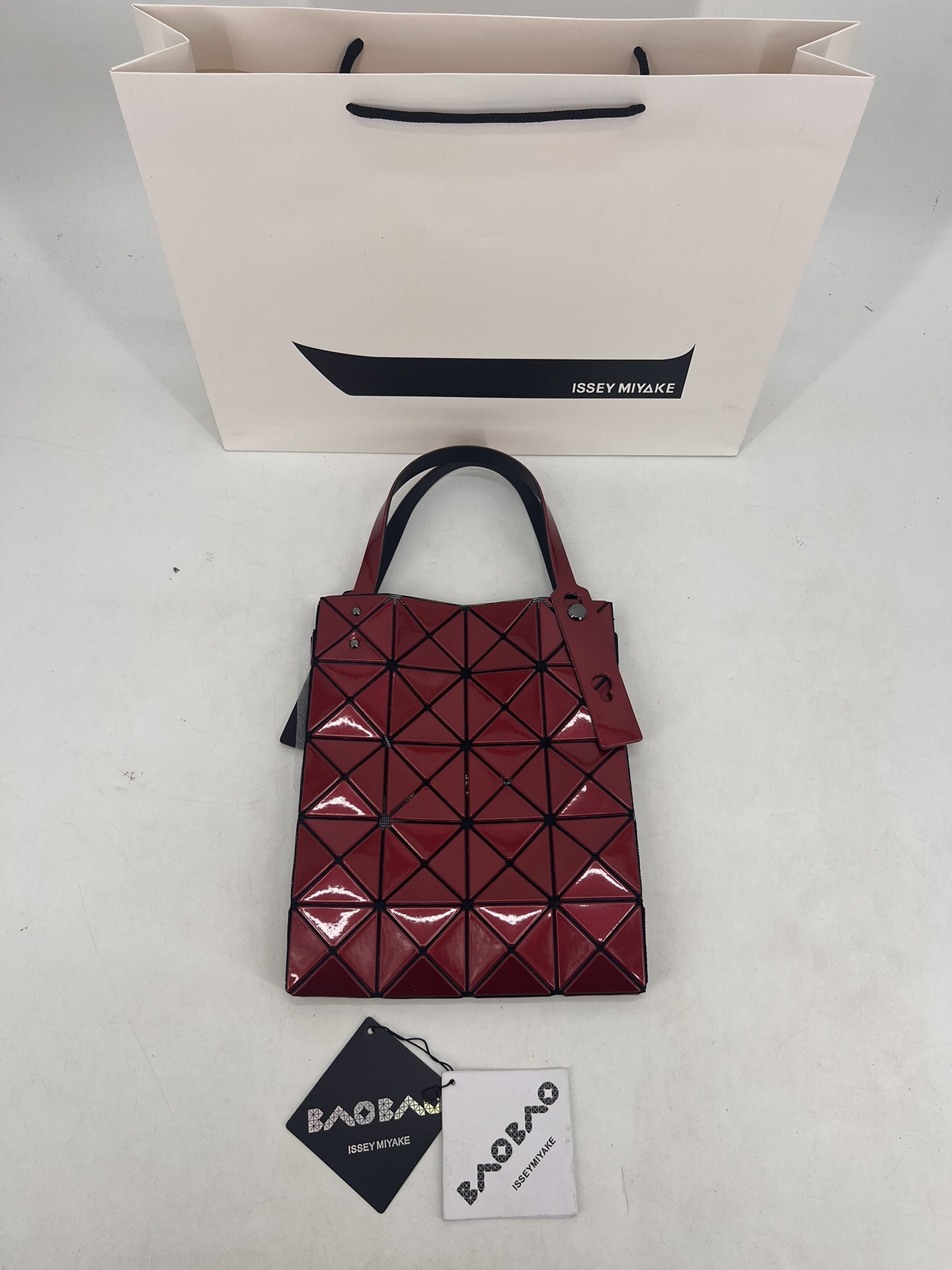 Issey Miyake ～三宅一生 9月新款钻石方盒包大小号 新系列CARAT让人想起宝石的雕刻切割