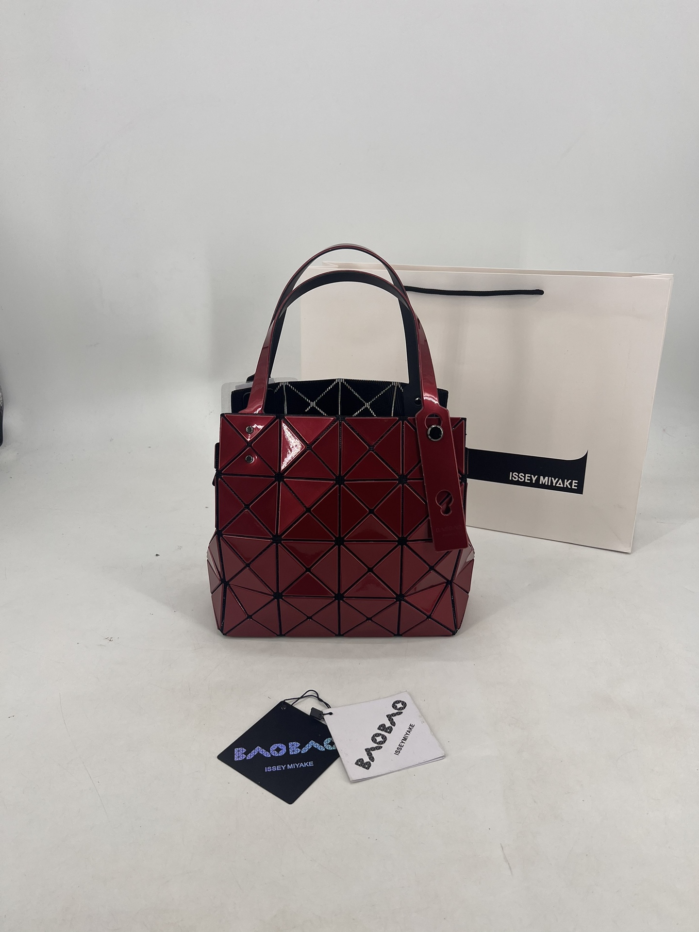 Issey Miyake ～三宅一生 9月新款钻石方盒包大小号 新系列CARAT让人想起宝石的雕刻切割