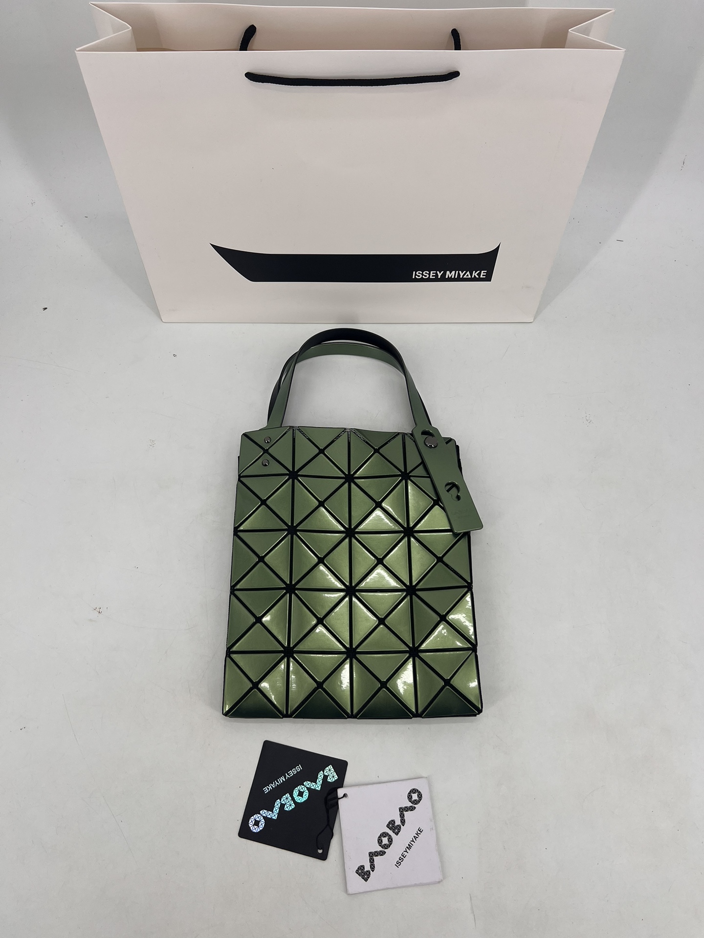 Issey Miyake ～三宅一生 9月新款钻石方盒包大小号 新系列CARAT让人想起宝石的雕刻切割
