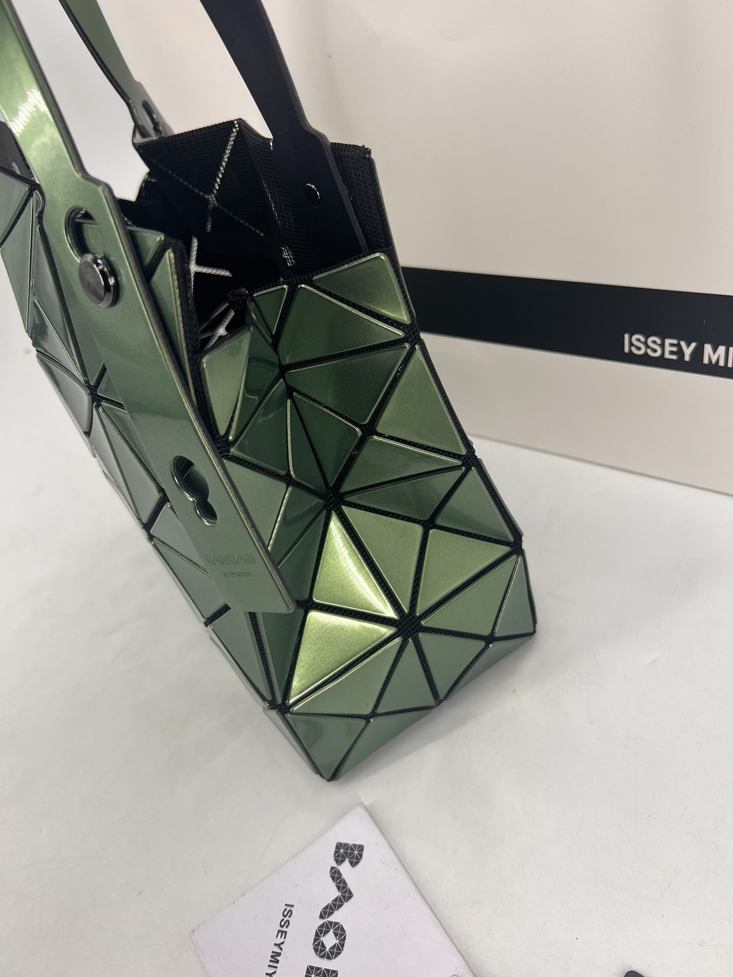 Issey Miyake ～三宅一生 9月新款钻石方盒包大小号 新系列CARAT让人想起宝石的雕刻切割
