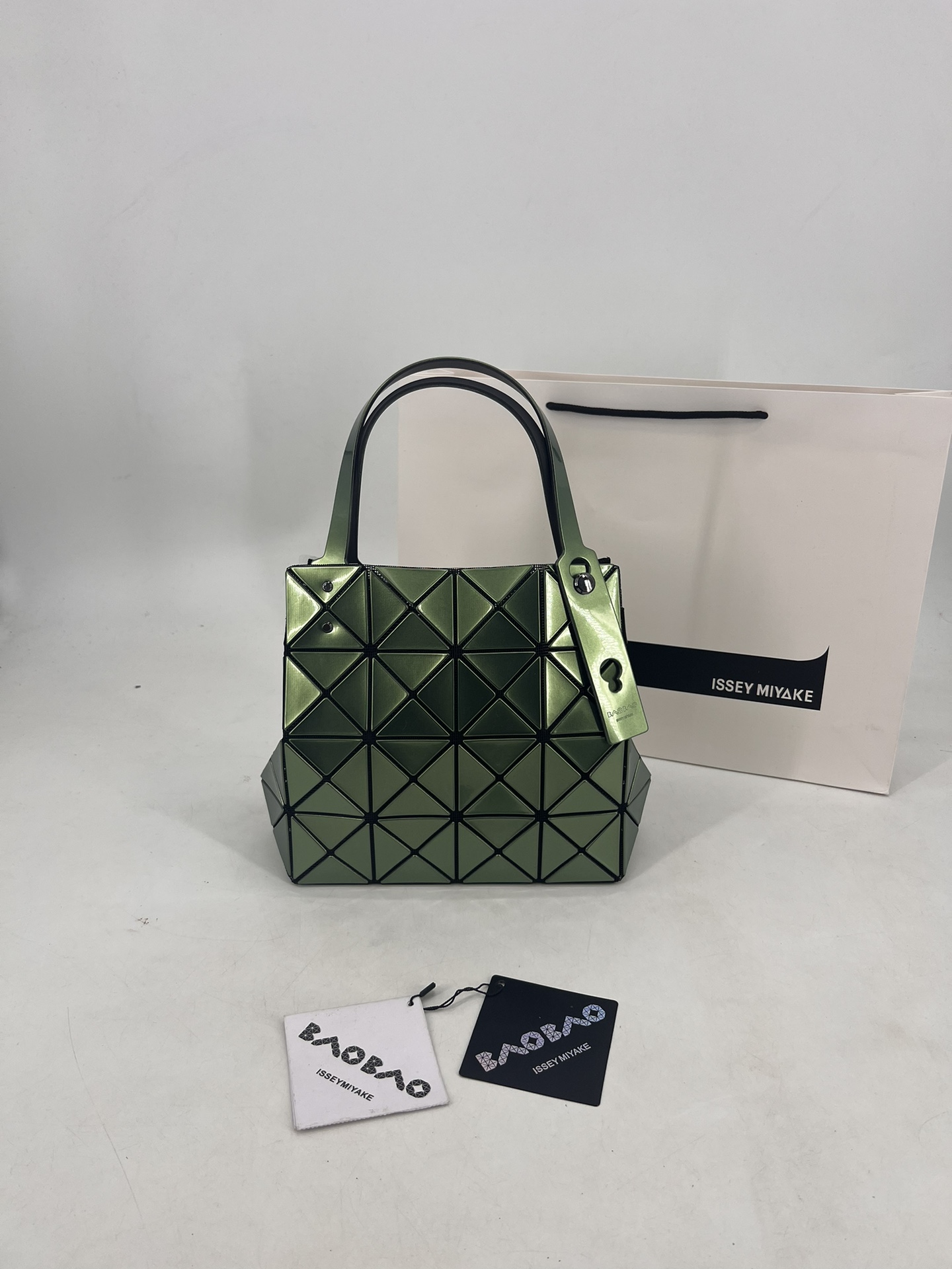 Issey Miyake ～三宅一生 9月新款钻石方盒包大小号 新系列CARAT让人想起宝石的雕刻切割