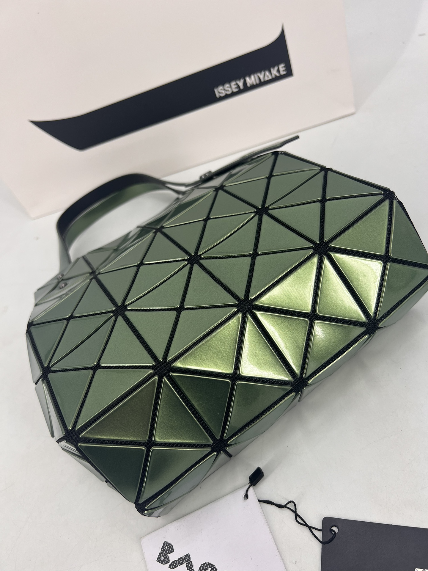 Issey Miyake ～三宅一生 9月新款钻石方盒包大小号 新系列CARAT让人想起宝石的雕刻切割