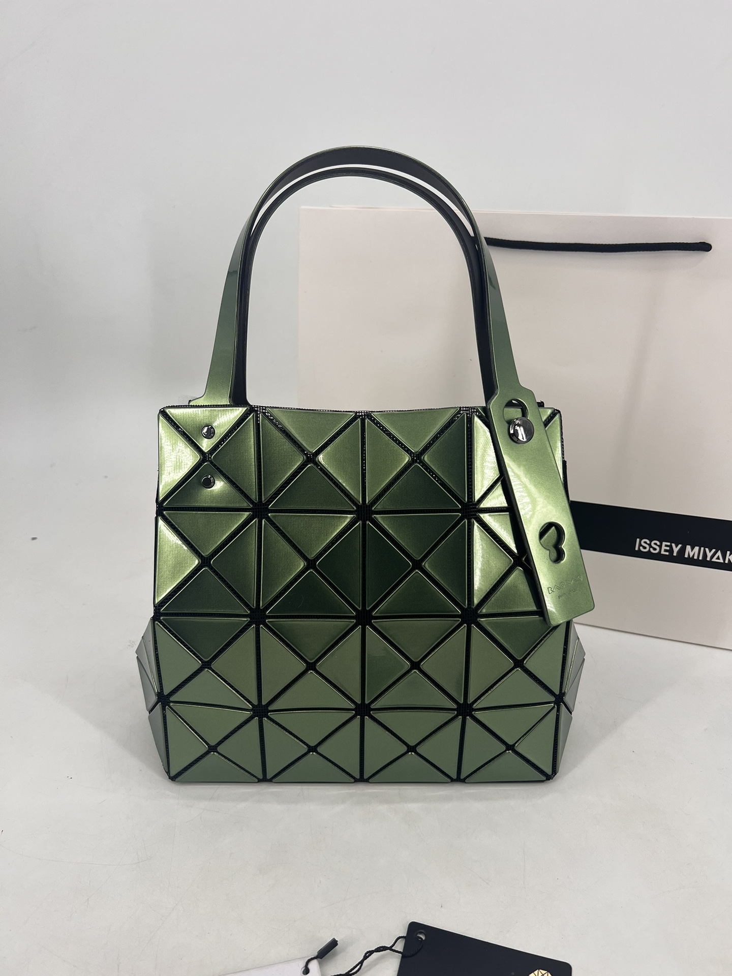 Issey Miyake ～三宅一生 9月新款钻石方盒包大小号 新系列CARAT让人想起宝石的雕刻切割