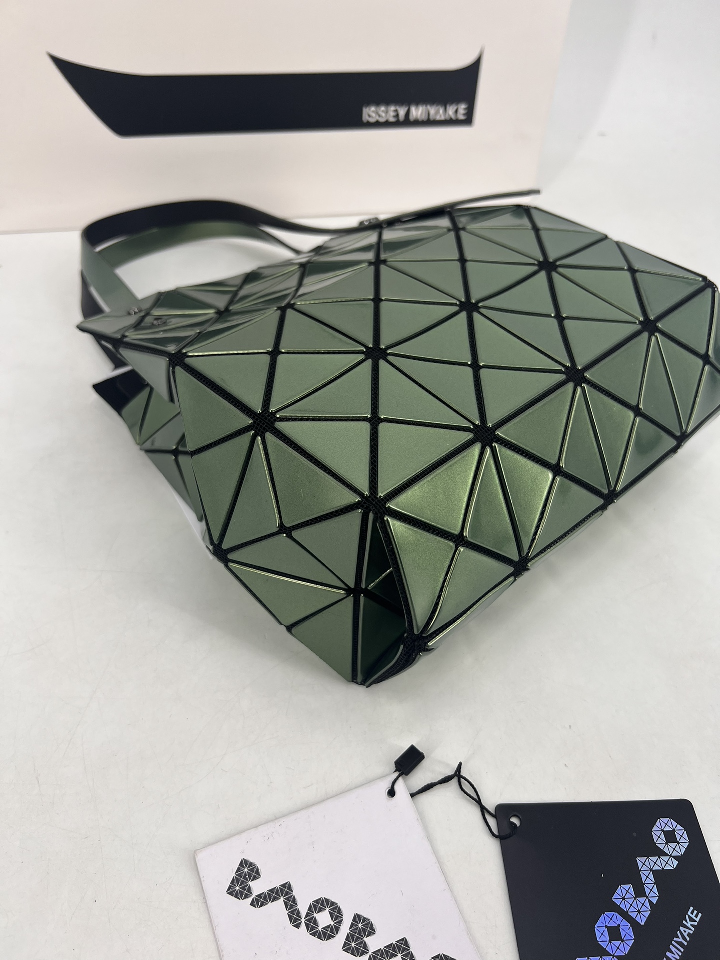 Issey Miyake ～三宅一生 9月新款钻石方盒包大小号 新系列CARAT让人想起宝石的雕刻切割