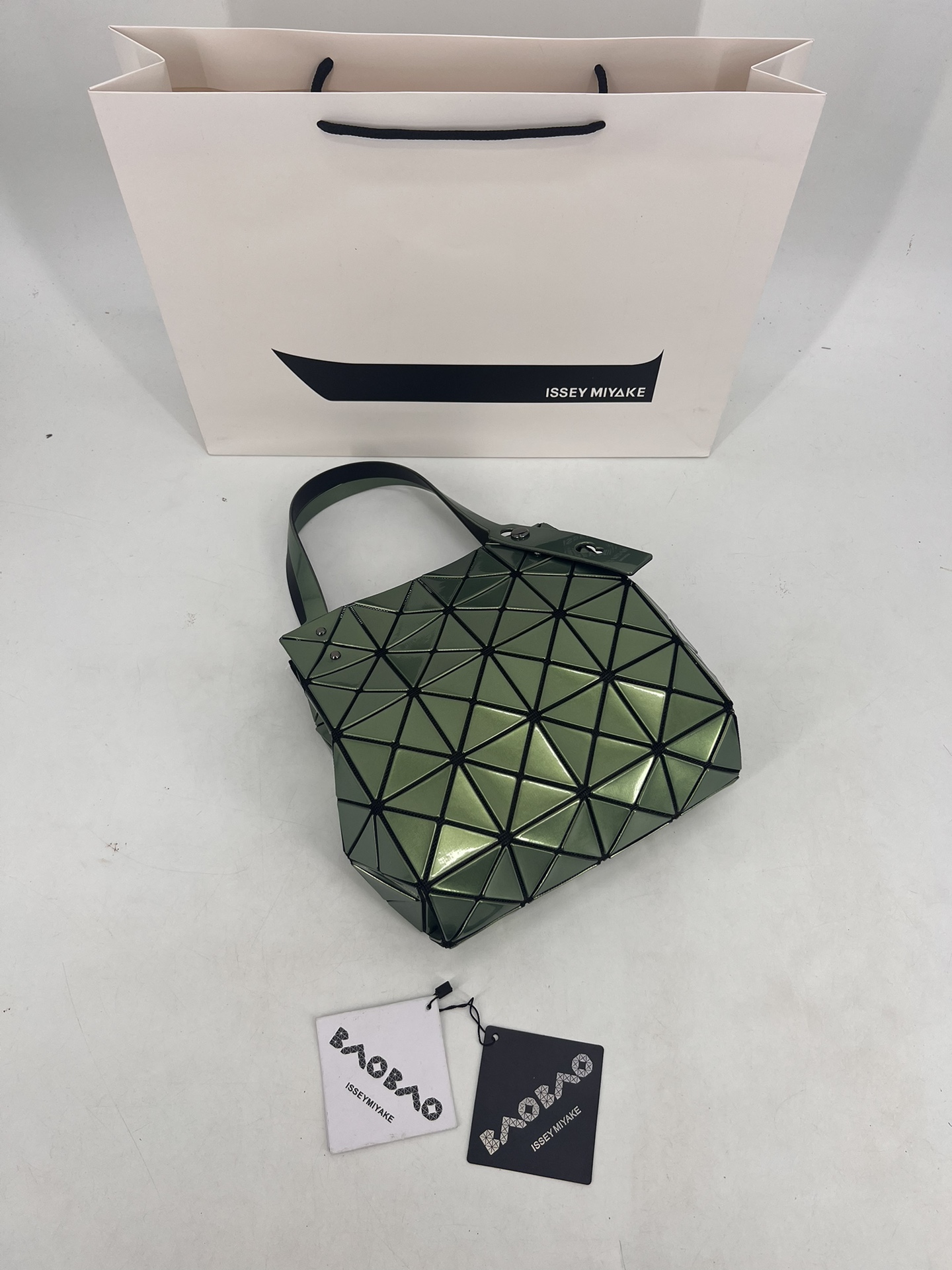 Issey Miyake ～三宅一生 9月新款钻石方盒包大小号 新系列CARAT让人想起宝石的雕刻切割
