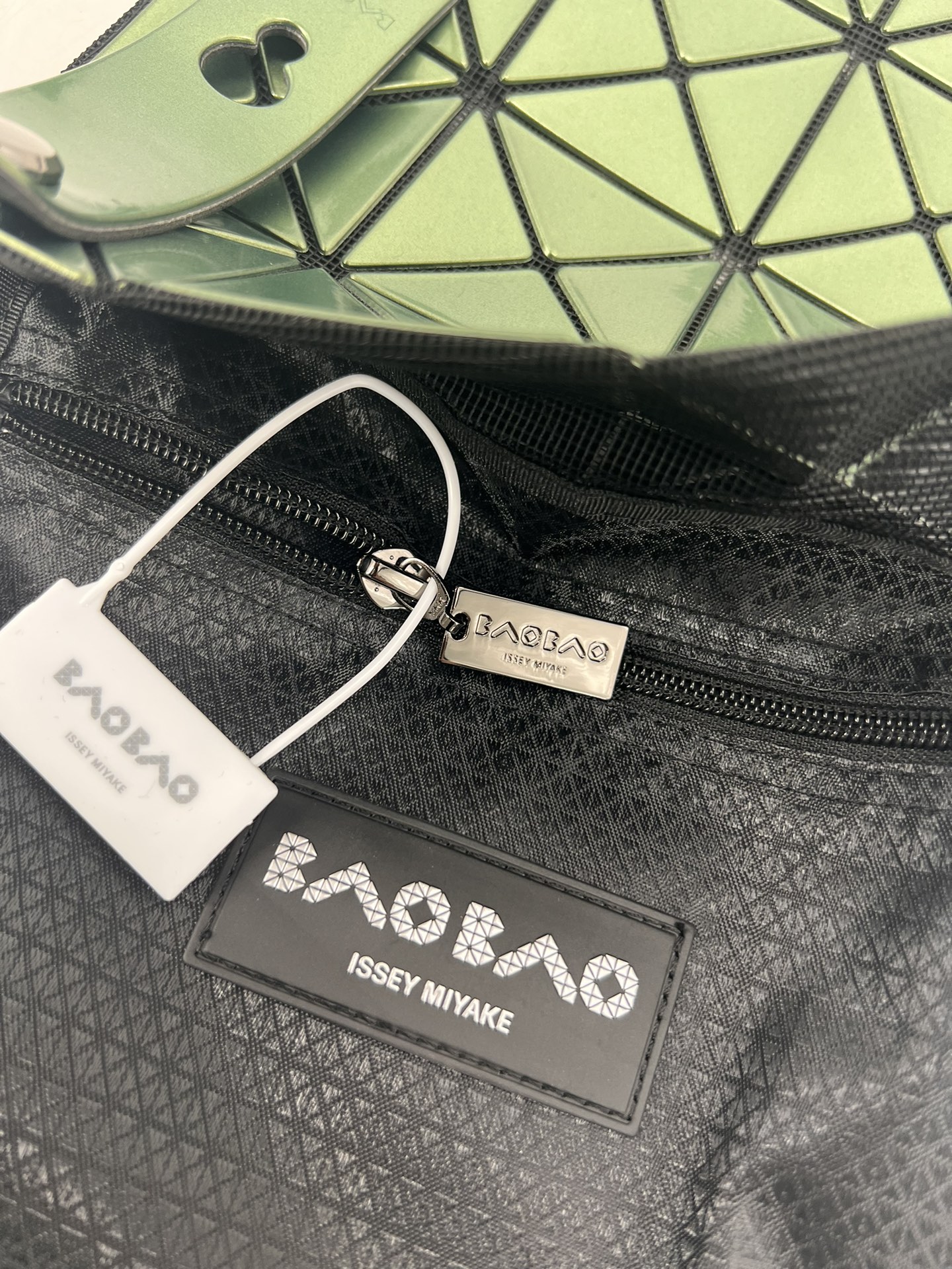 Issey Miyake ～三宅一生 9月新款钻石方盒包大小号 新系列CARAT让人想起宝石的雕刻切割