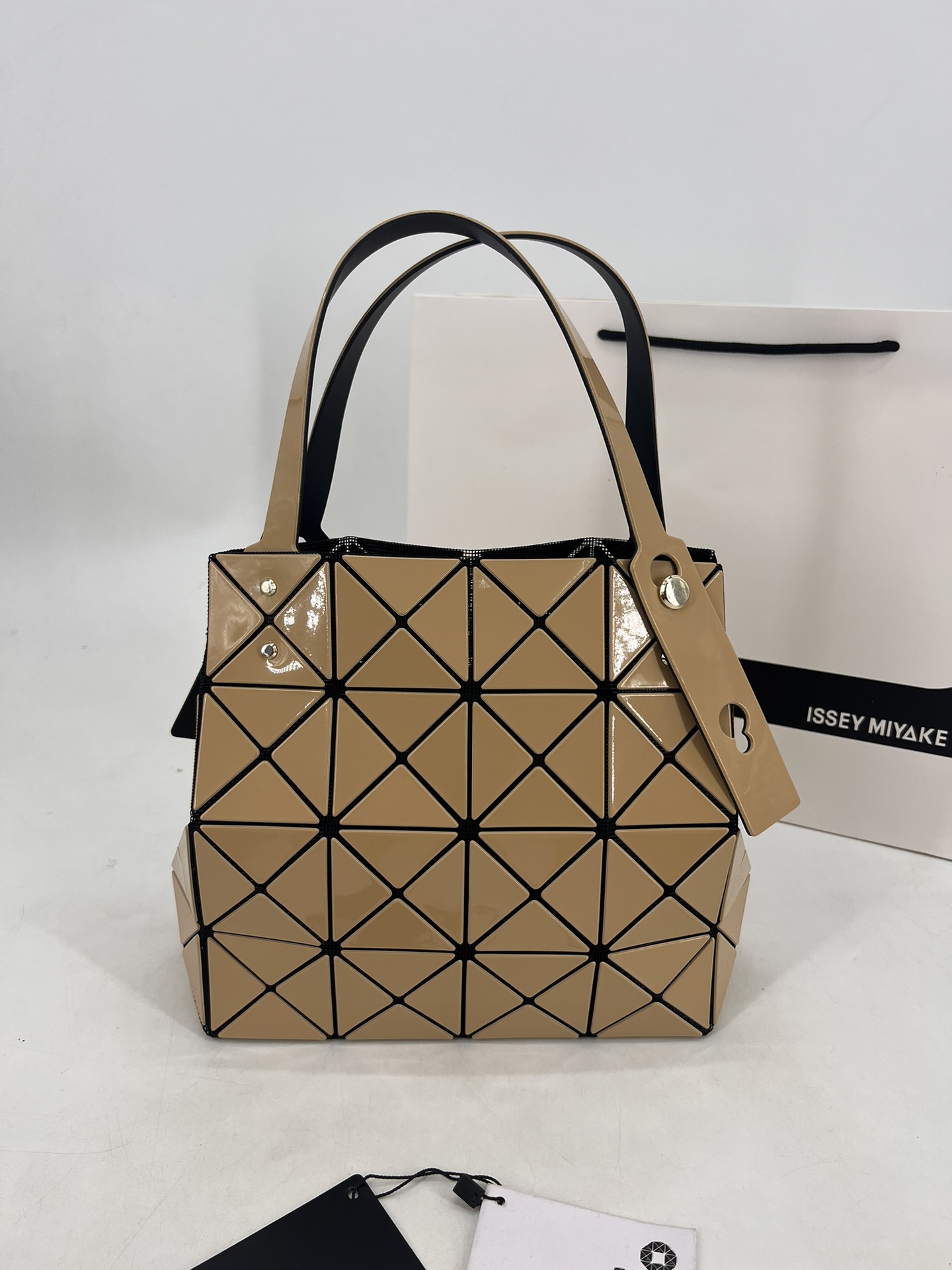 Issey Miyake ～三宅一生 9月新款钻石方盒包大小号 新系列CARAT让人想起宝石的雕刻切割