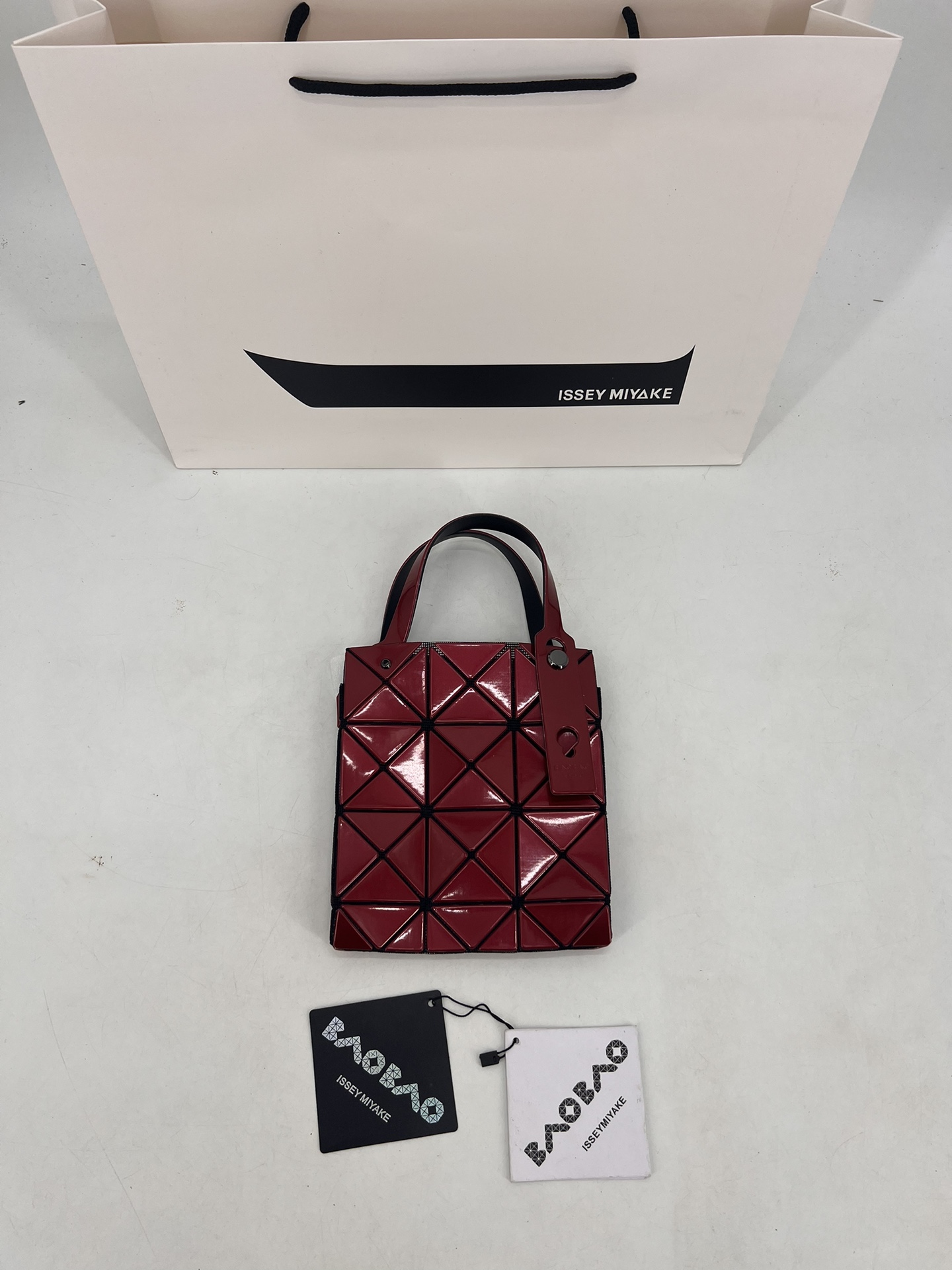 Issey Miyake ～三宅一生 9月新款钻石方盒包大小号 新系列CARAT让人想起宝石的雕刻切割