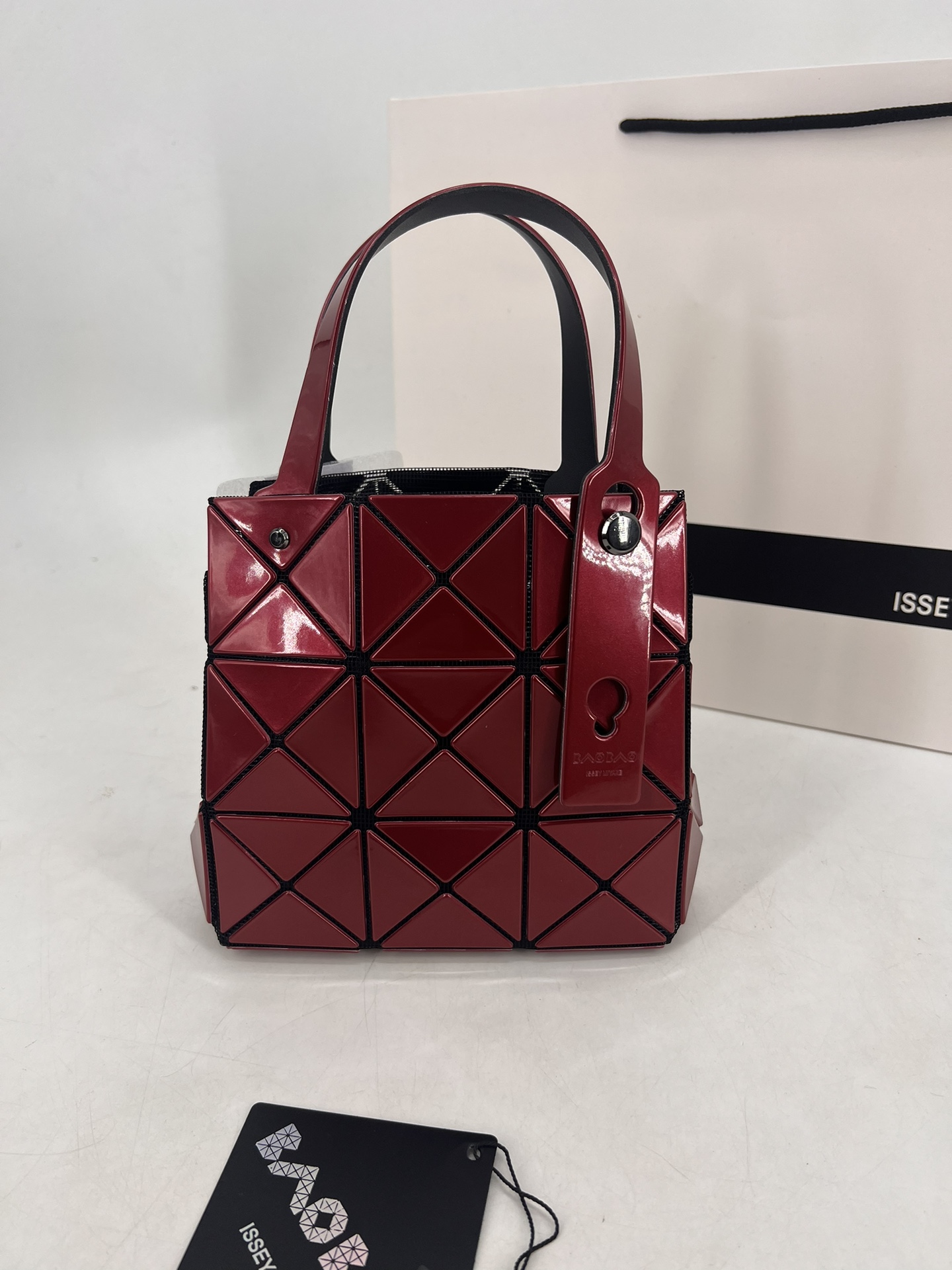 Issey Miyake ～三宅一生 9月新款钻石方盒包大小号 新系列CARAT让人想起宝石的雕刻切割