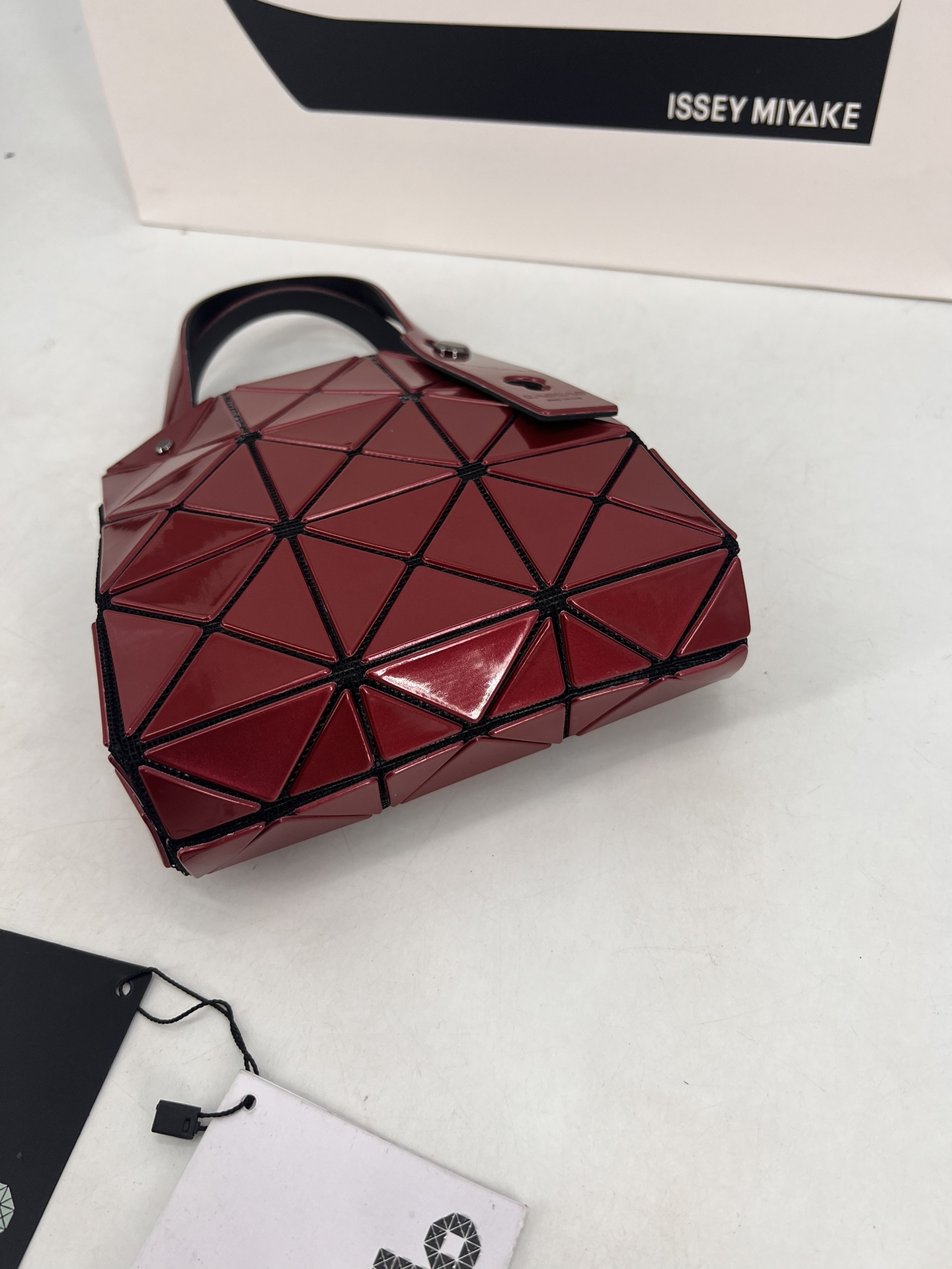 Issey Miyake ～三宅一生 9月新款钻石方盒包大小号 新系列CARAT让人想起宝石的雕刻切割