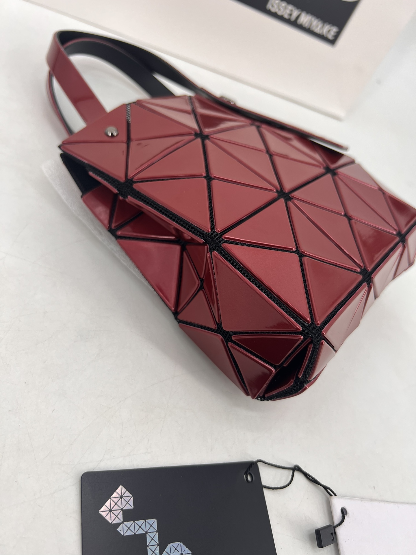 Issey Miyake ～三宅一生 9月新款钻石方盒包大小号 新系列CARAT让人想起宝石的雕刻切割