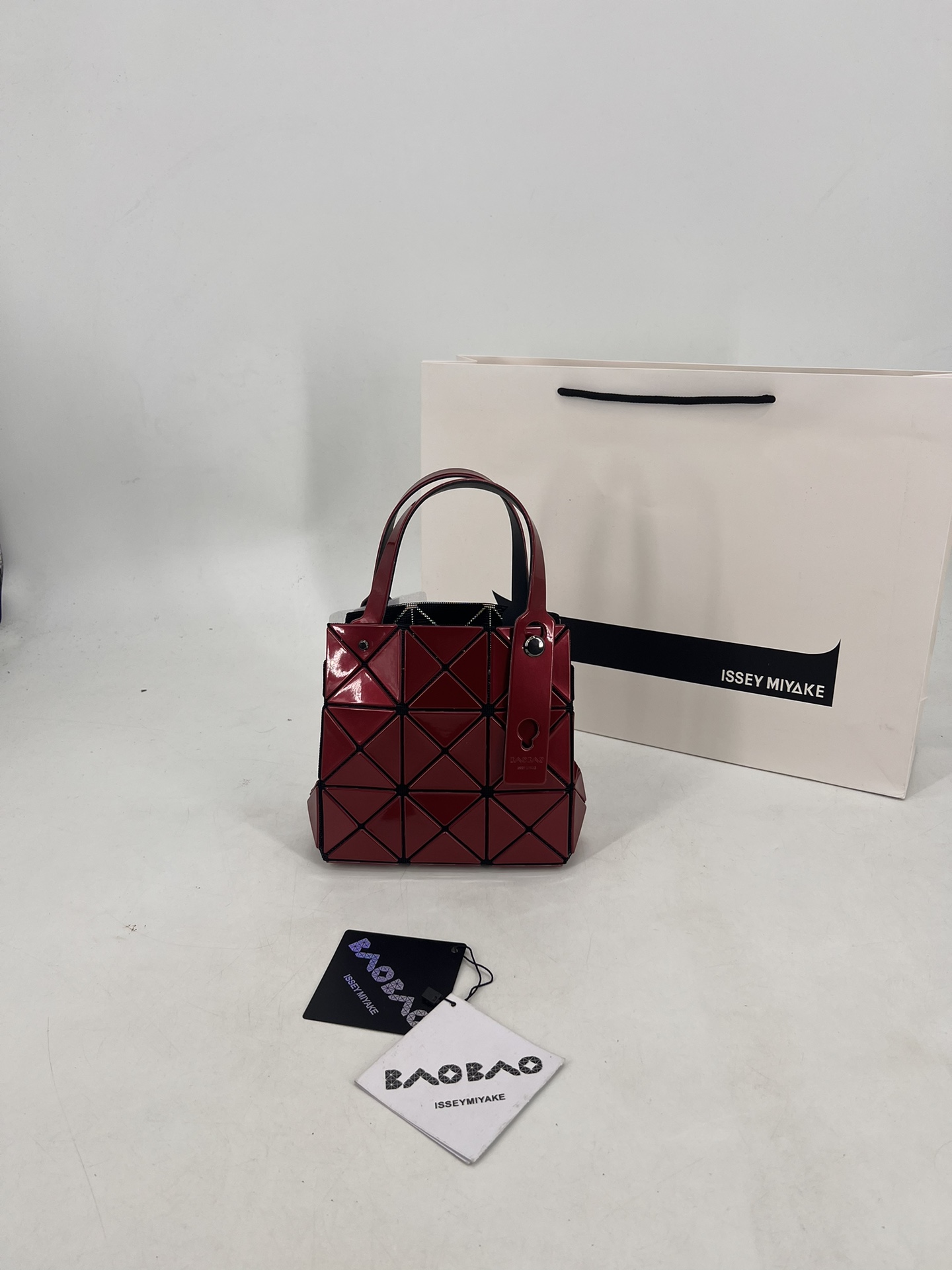 Issey Miyake ～三宅一生 9月新款钻石方盒包大小号 新系列CARAT让人想起宝石的雕刻切割