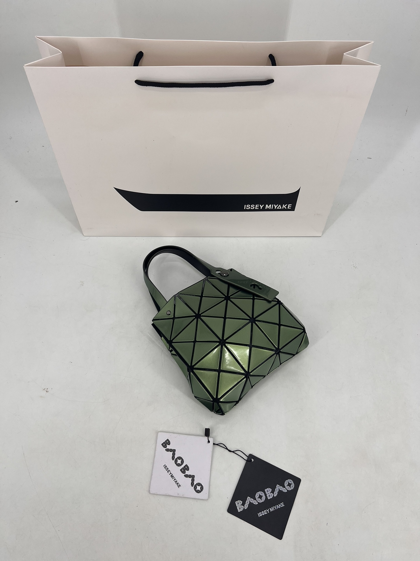 Issey Miyake ～三宅一生 9月新款钻石方盒包大小号 新系列CARAT让人想起宝石的雕刻切割