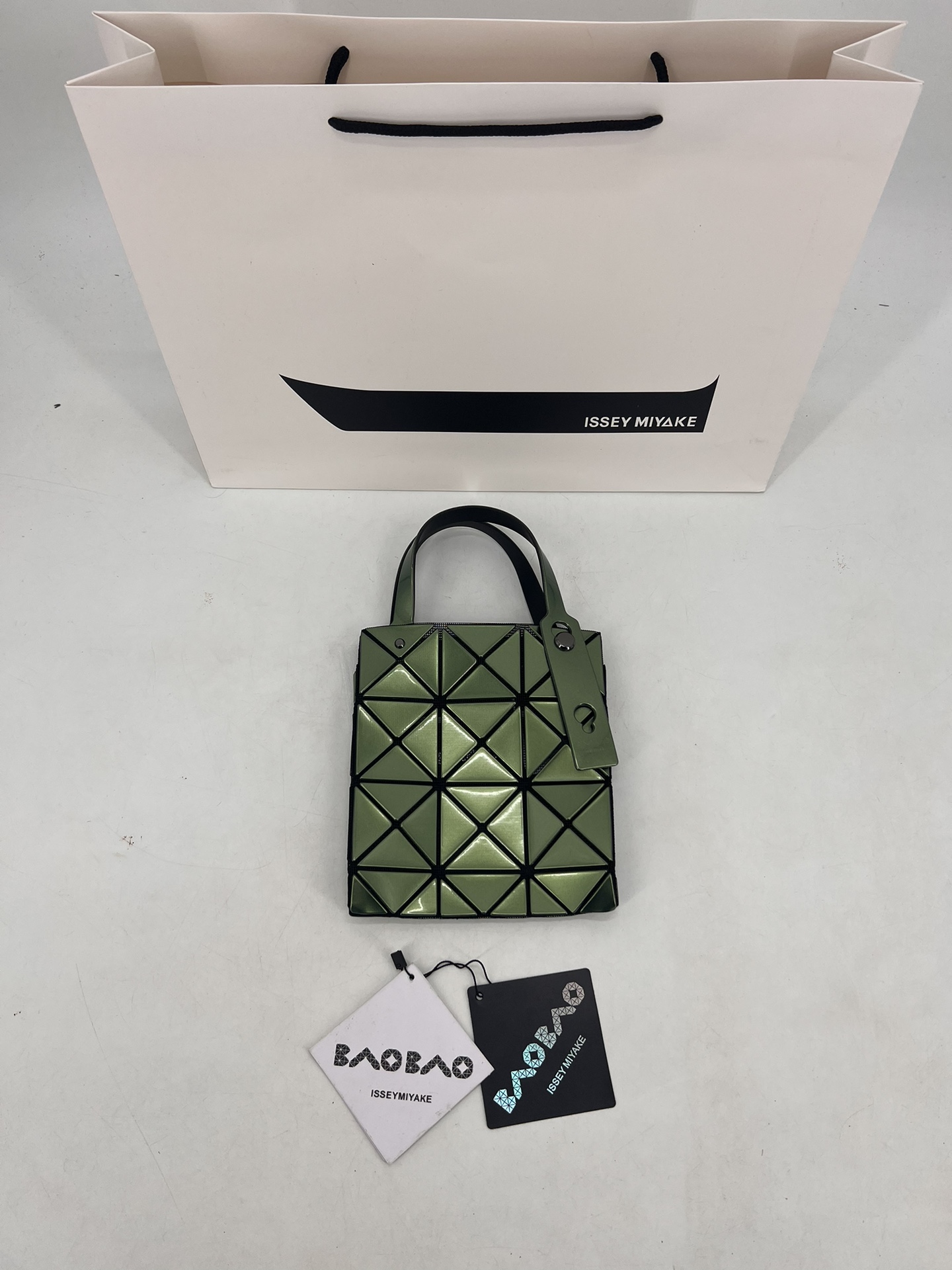 Issey Miyake ～三宅一生 9月新款钻石方盒包大小号 新系列CARAT让人想起宝石的雕刻切割