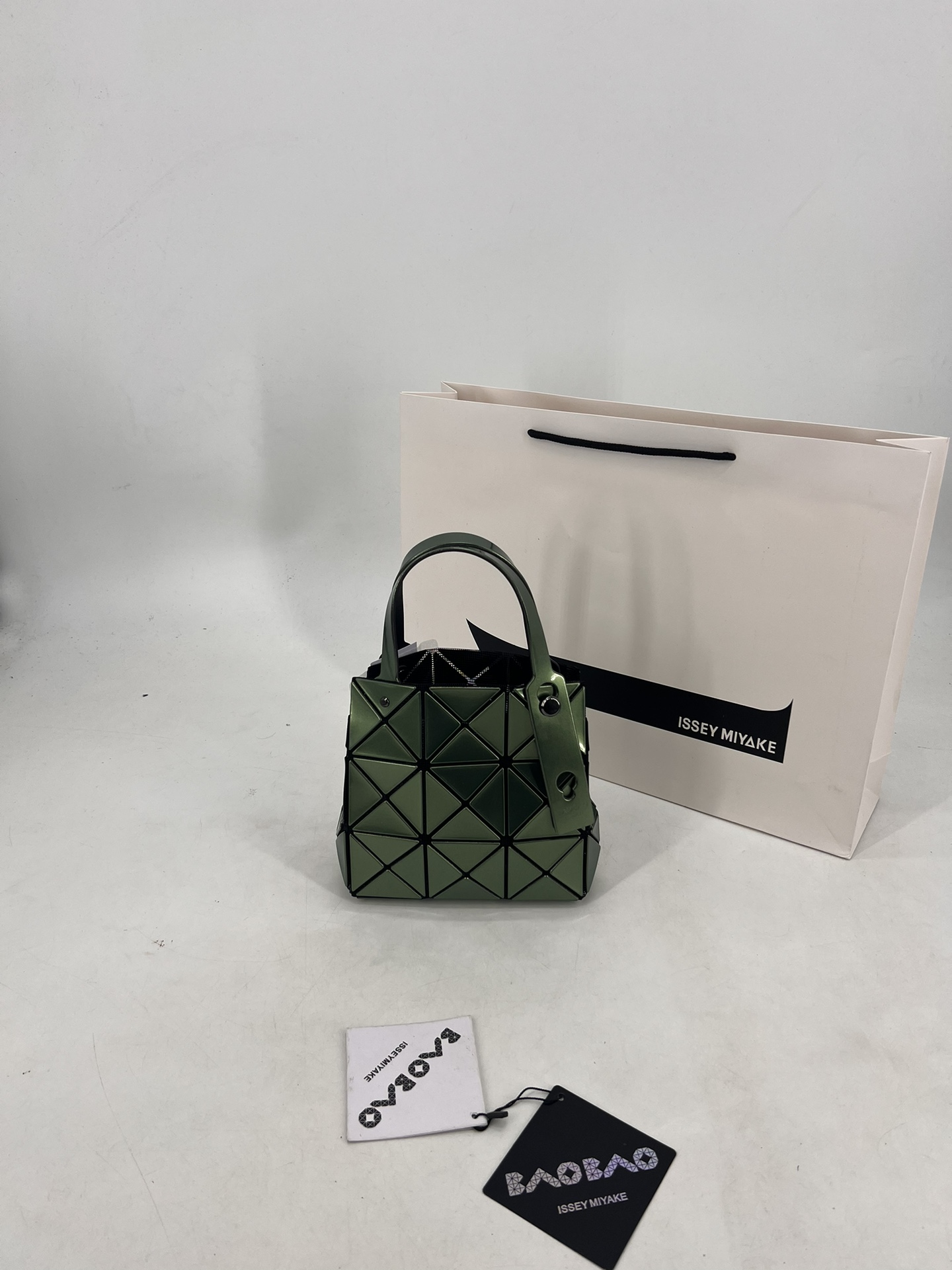 Issey Miyake ～三宅一生 9月新款钻石方盒包大小号 新系列CARAT让人想起宝石的雕刻切割