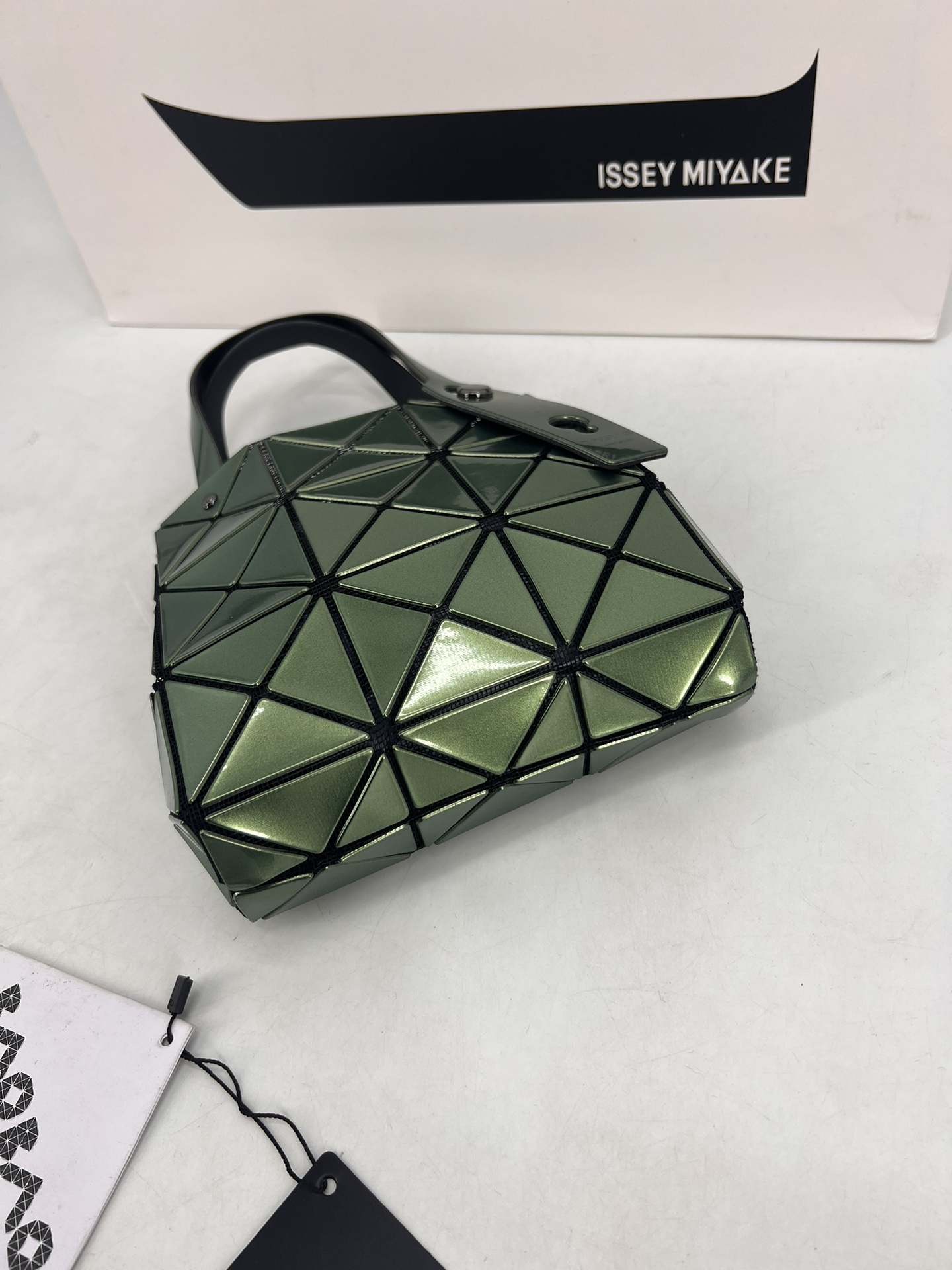 Issey Miyake ～三宅一生 9月新款钻石方盒包大小号 新系列CARAT让人想起宝石的雕刻切割