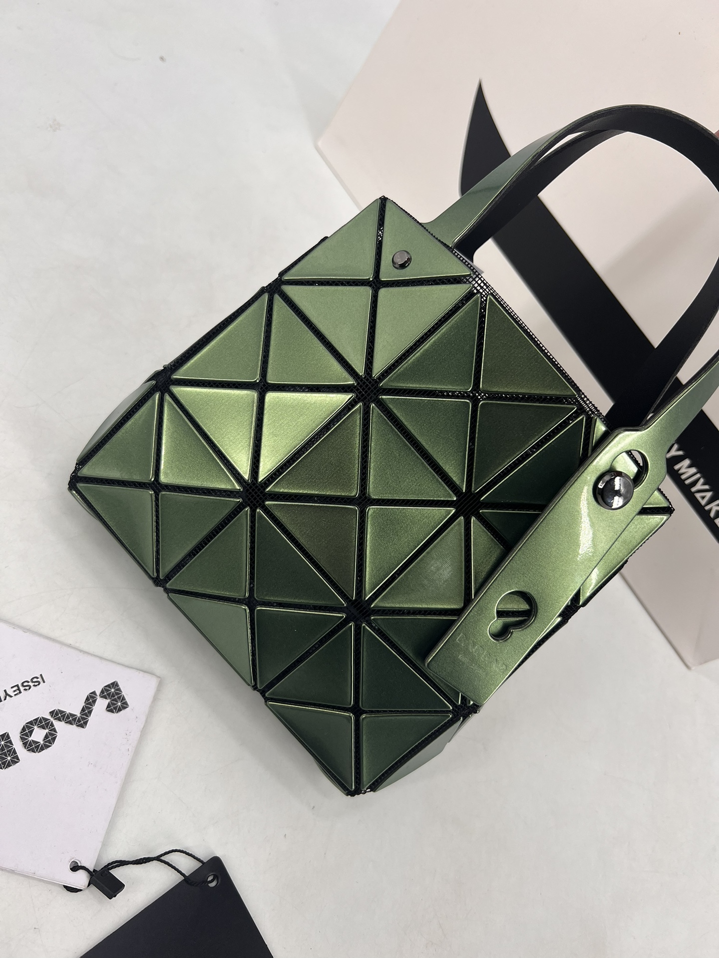 Issey Miyake ～三宅一生 9月新款钻石方盒包大小号 新系列CARAT让人想起宝石的雕刻切割