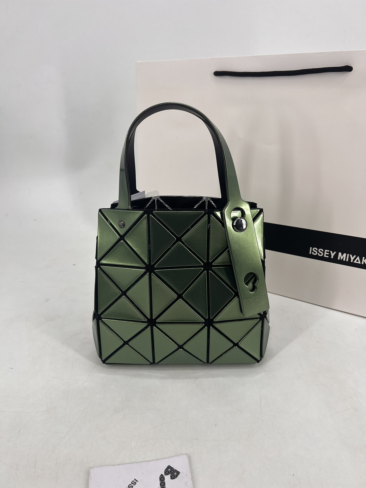 Issey Miyake ～三宅一生 9月新款钻石方盒包大小号 新系列CARAT让人想起宝石的雕刻切割