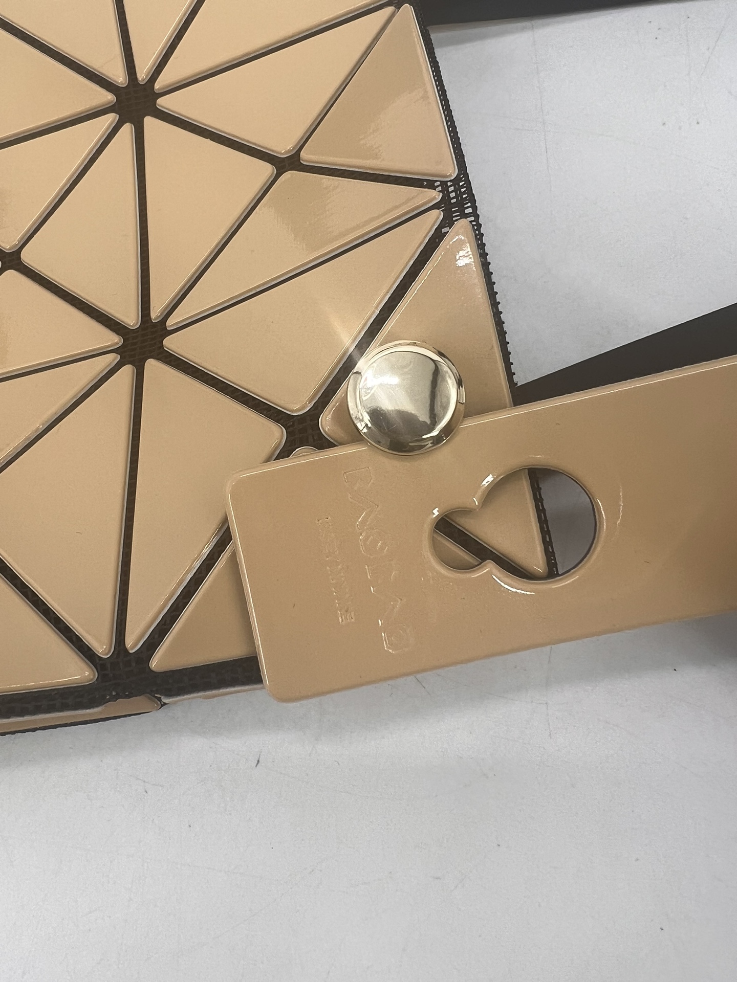 Issey Miyake ～三宅一生 9月新款钻石方盒包大小号 新系列CARAT让人想起宝石的雕刻切割