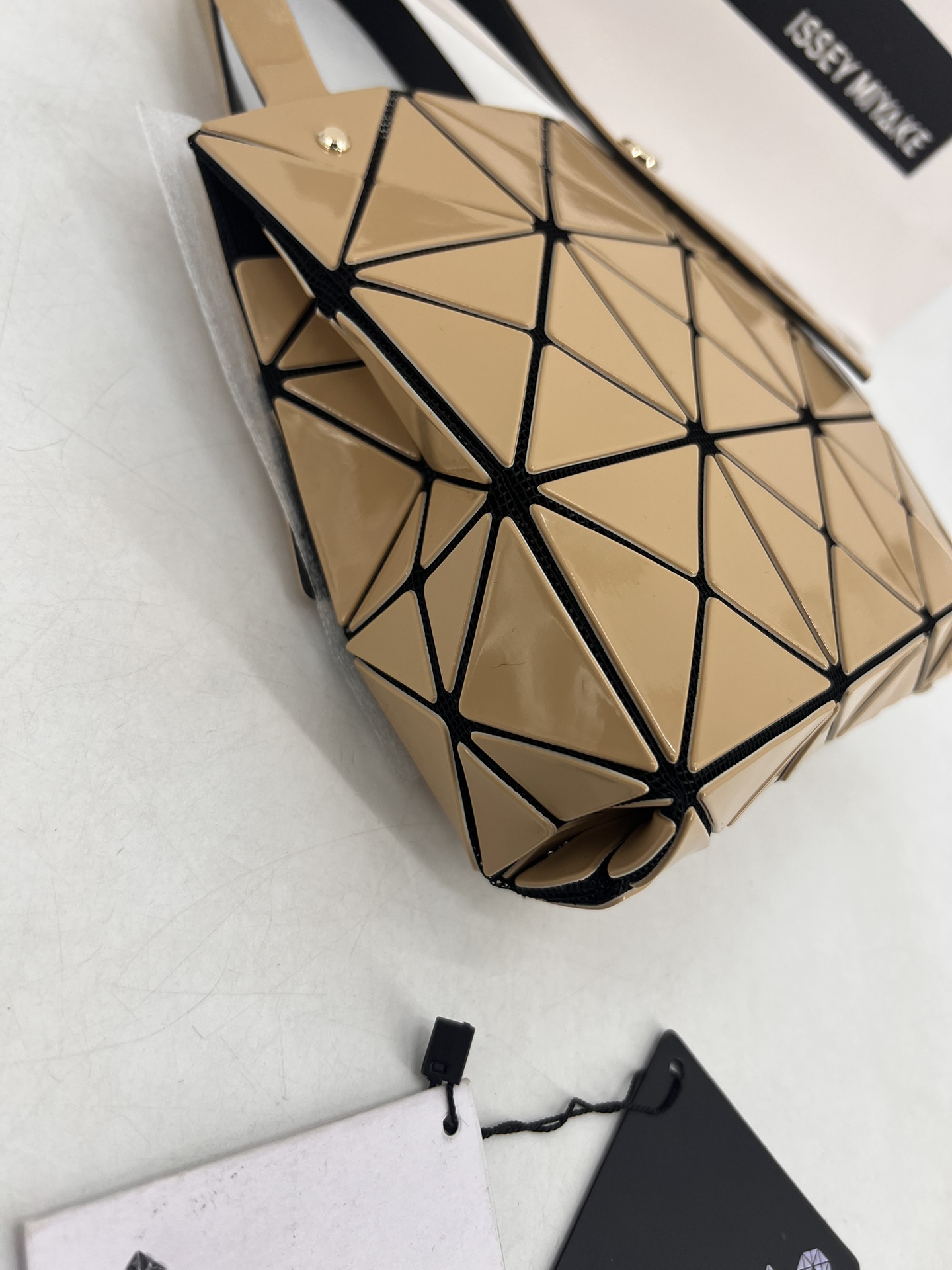 Issey Miyake ～三宅一生 9月新款钻石方盒包大小号 新系列CARAT让人想起宝石的雕刻切割