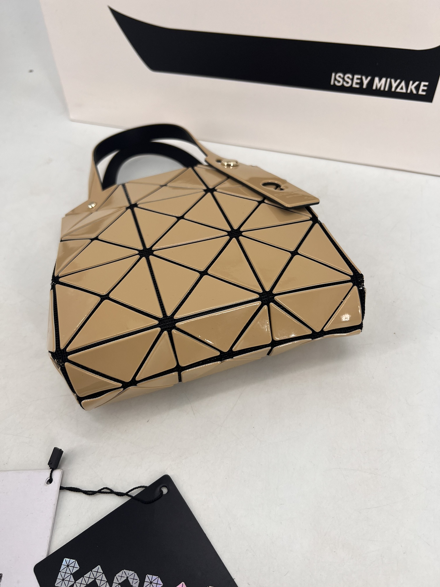 Issey Miyake ～三宅一生 9月新款钻石方盒包大小号 新系列CARAT让人想起宝石的雕刻切割