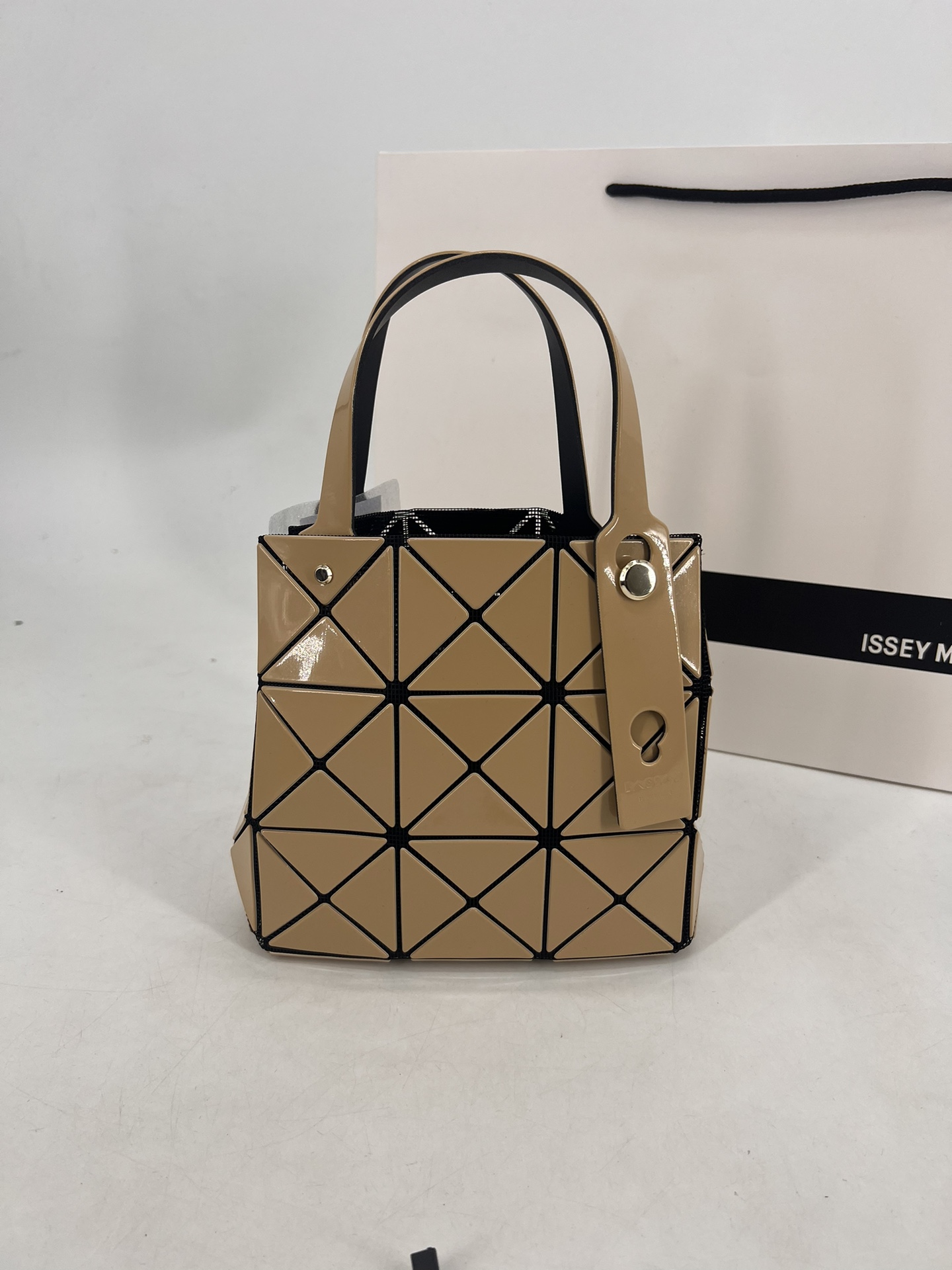 Issey Miyake ～三宅一生 9月新款钻石方盒包大小号 新系列CARAT让人想起宝石的雕刻切割