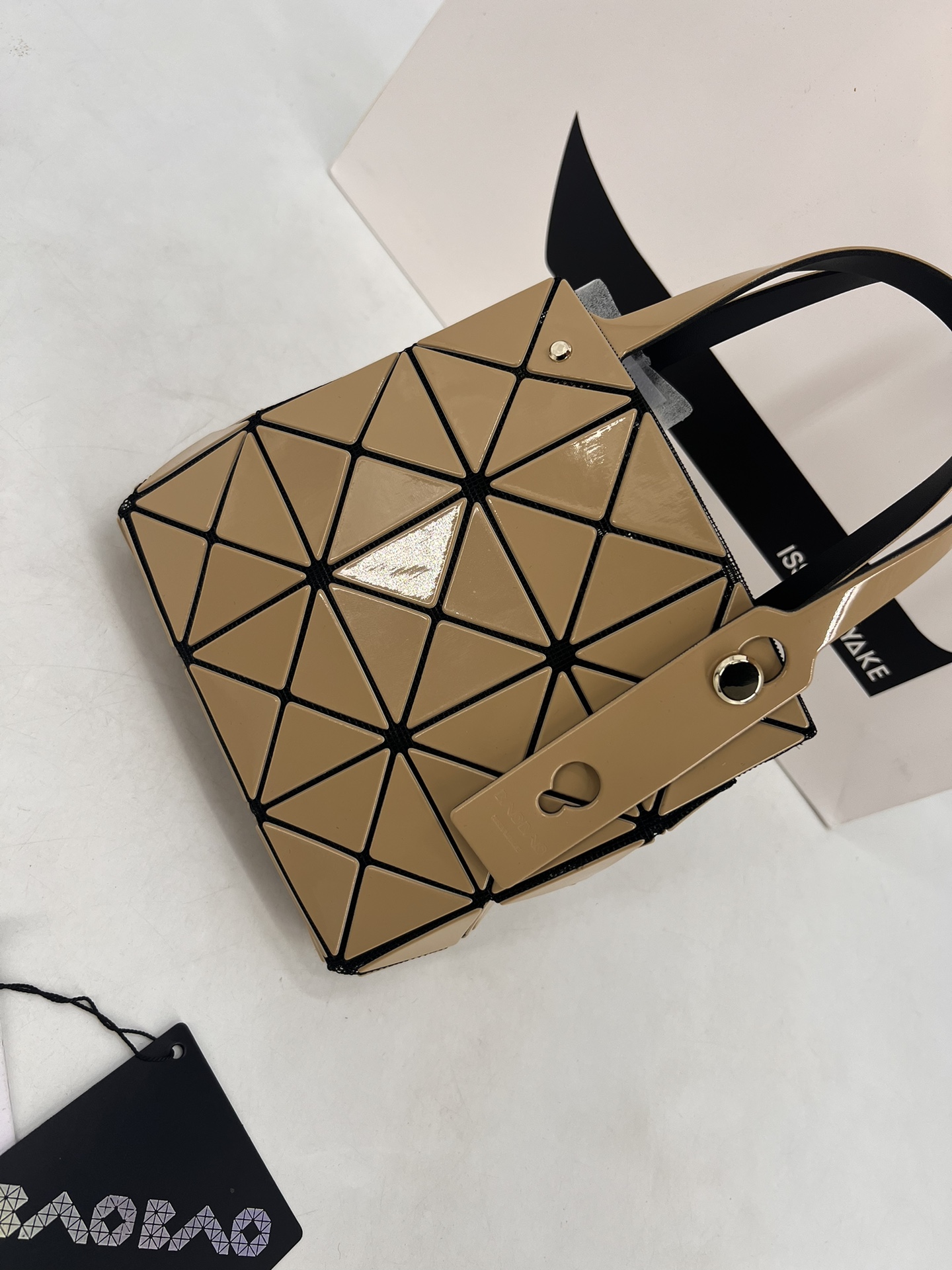 Issey Miyake ～三宅一生 9月新款钻石方盒包大小号 新系列CARAT让人想起宝石的雕刻切割