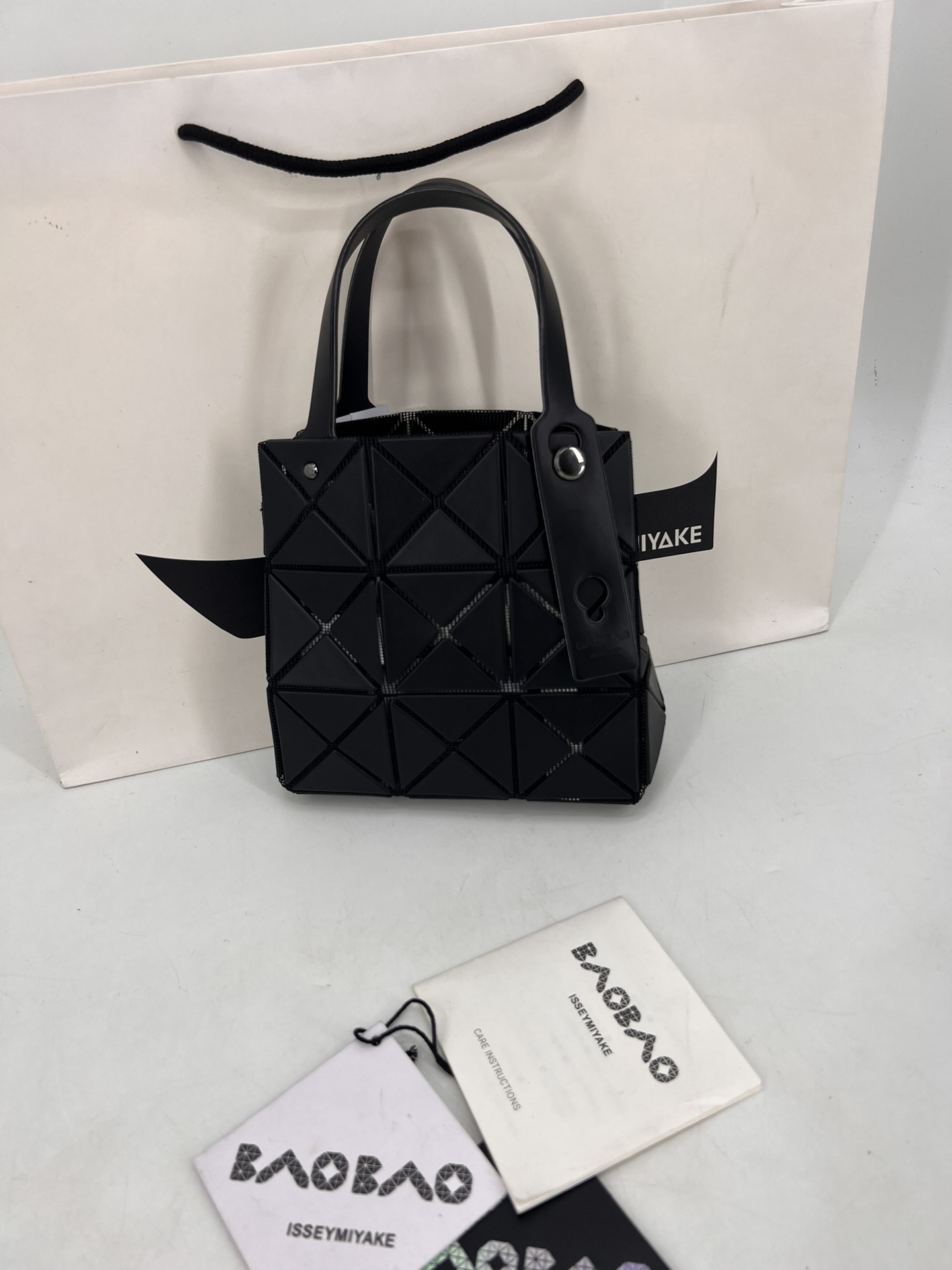 Issey Miyake ～三宅一生 9月新款钻石方盒包大小号 新系列CARAT让人想起宝石的雕刻切割
