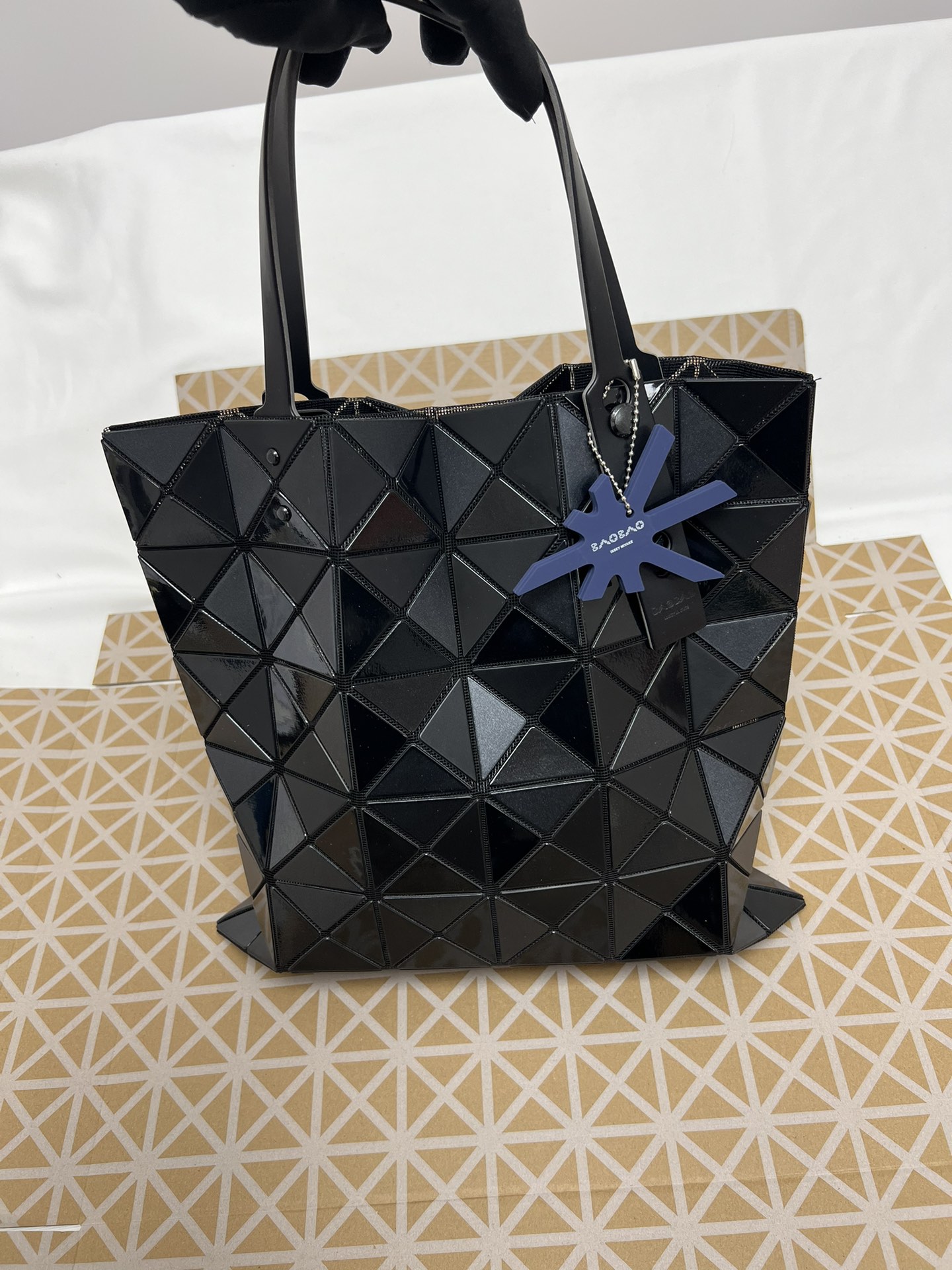 Issey Miyake ～三宅一生 5月新款6格拼色 黑色