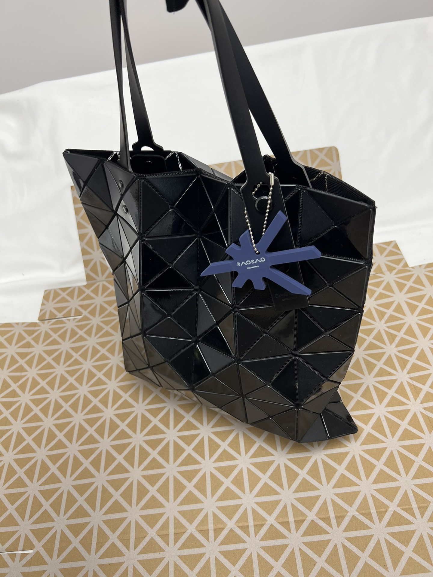 Issey Miyake ～三宅一生 5月新款6格拼色 黑色